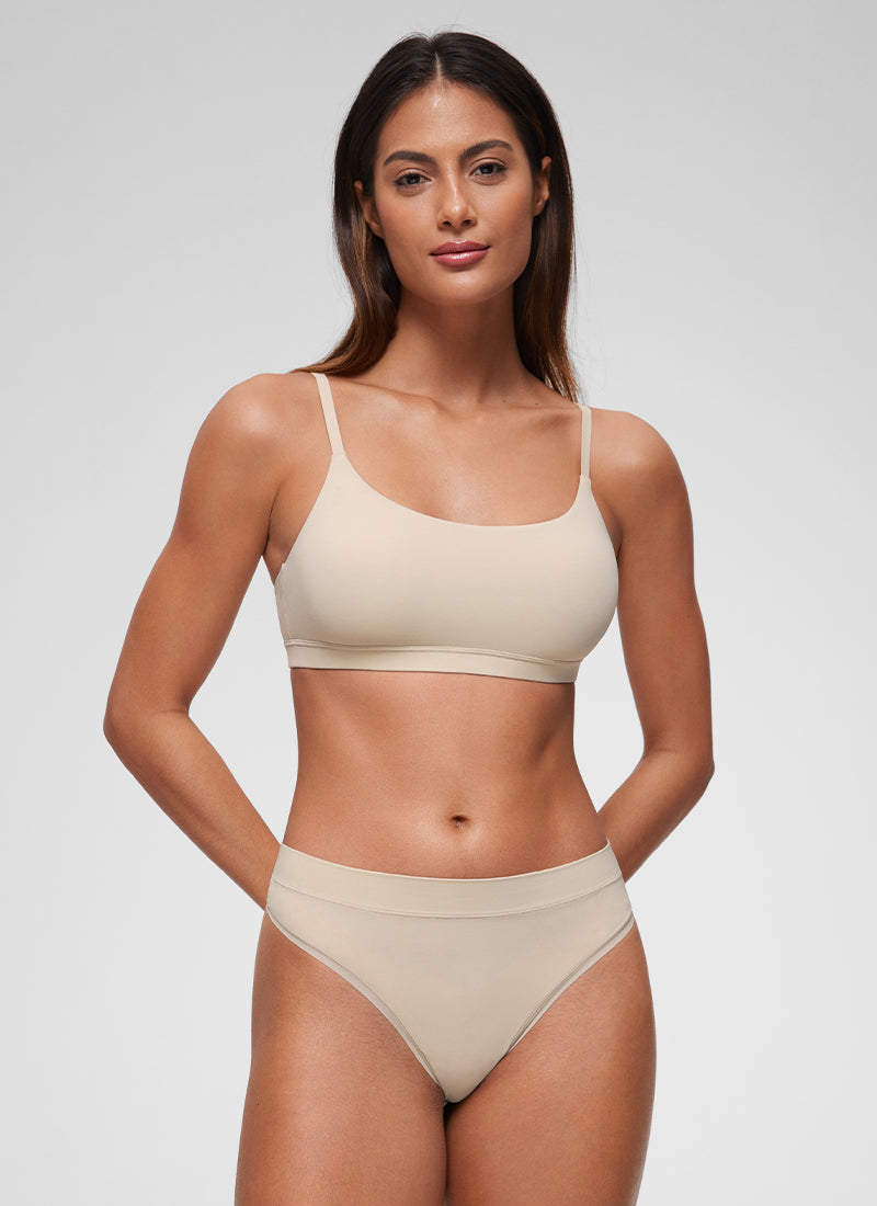 CRZ YOGA Women's Softhold Wireless Scoop Neck  Everyday Bra Adjustable Mojave Tan 2 @model_info:Bea