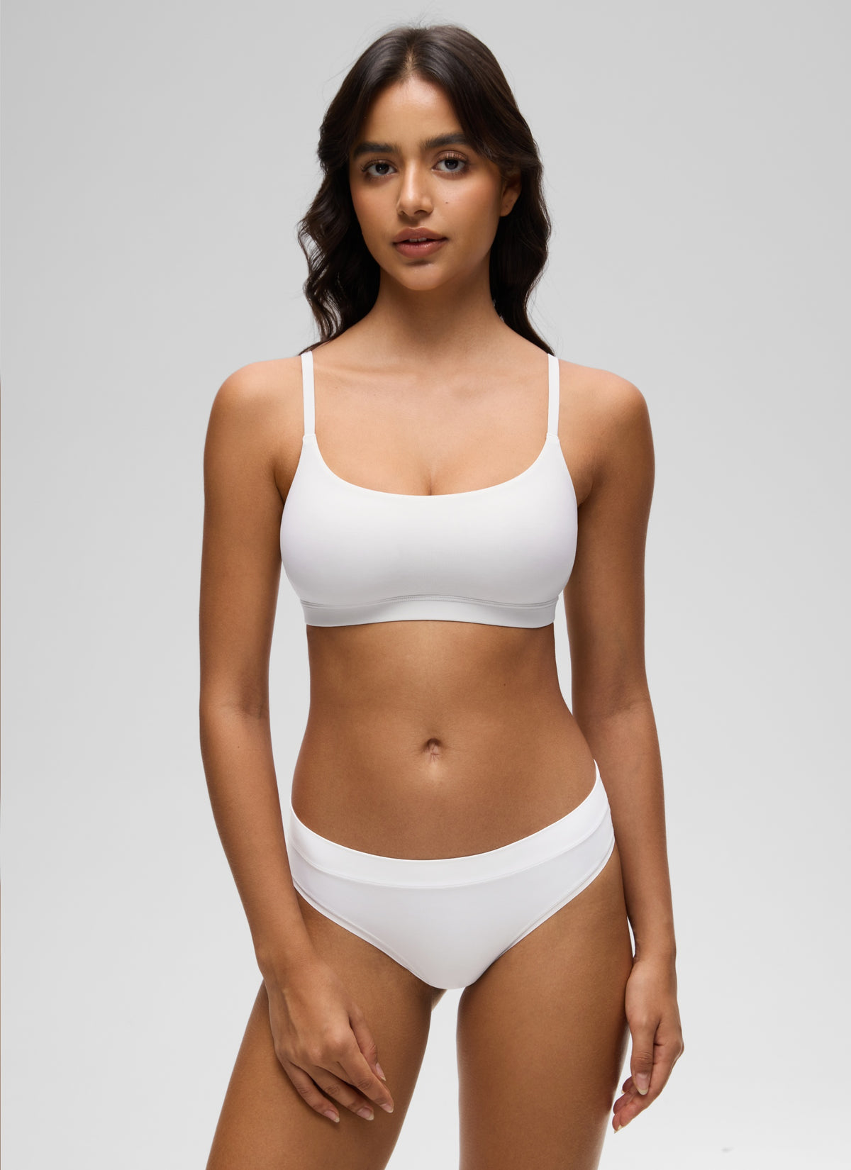 CRZ YOGA Women's Softhold Wireless Scoop Neck  Everyday Bra Adjustable Snow White @model_info:Liss