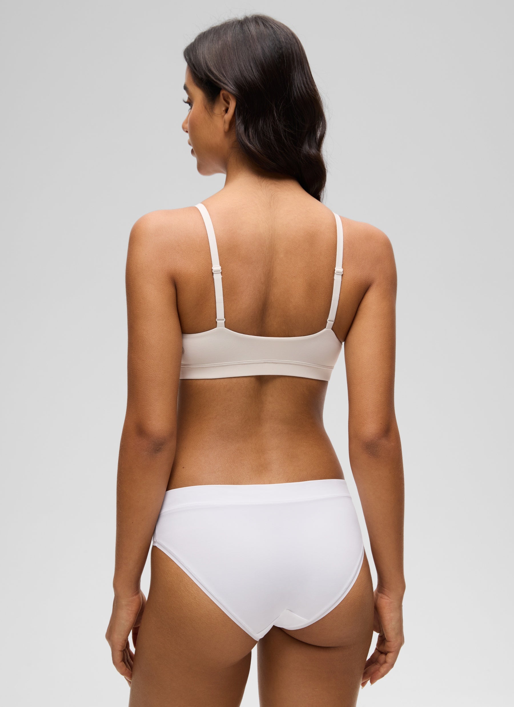 CRZ YOGA Women's Softhold Wireless Scoop Neck  Everyday Bra Adjustable Milky White @model_info:Liss
