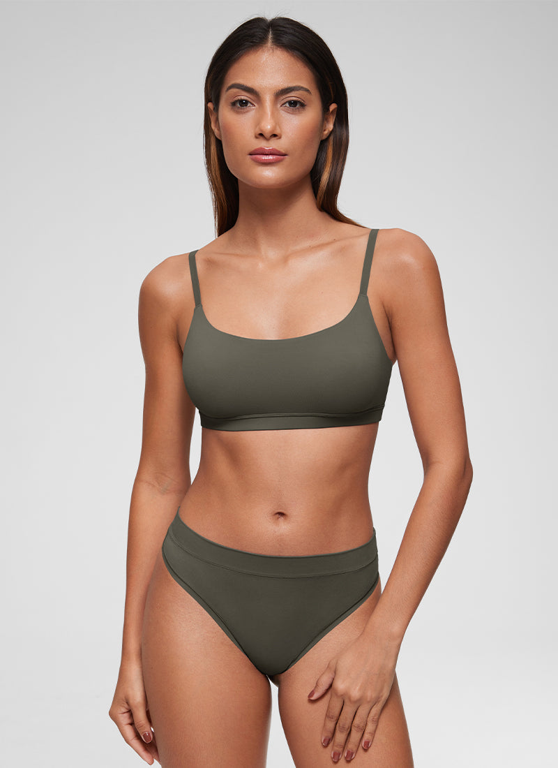 CRZ YOGA Women's Softhold Wireless Scoop Neck  Everyday Bra Adjustable Light Army Green @model_info:Bea