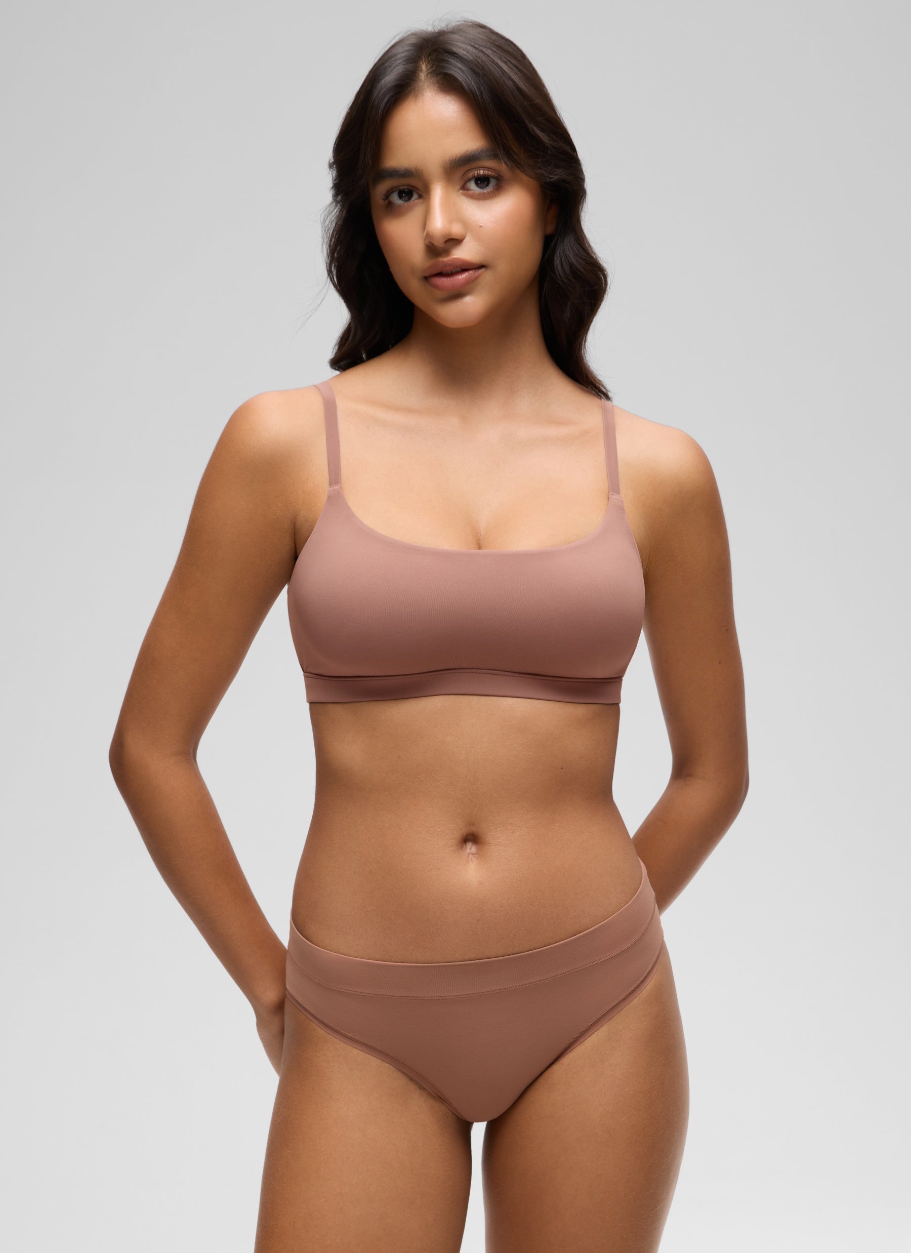 CRZ YOGA Women's Softhold Wireless Scoop Neck  Everyday Bra Adjustable Twilight Rose Pink @model_info:Liss