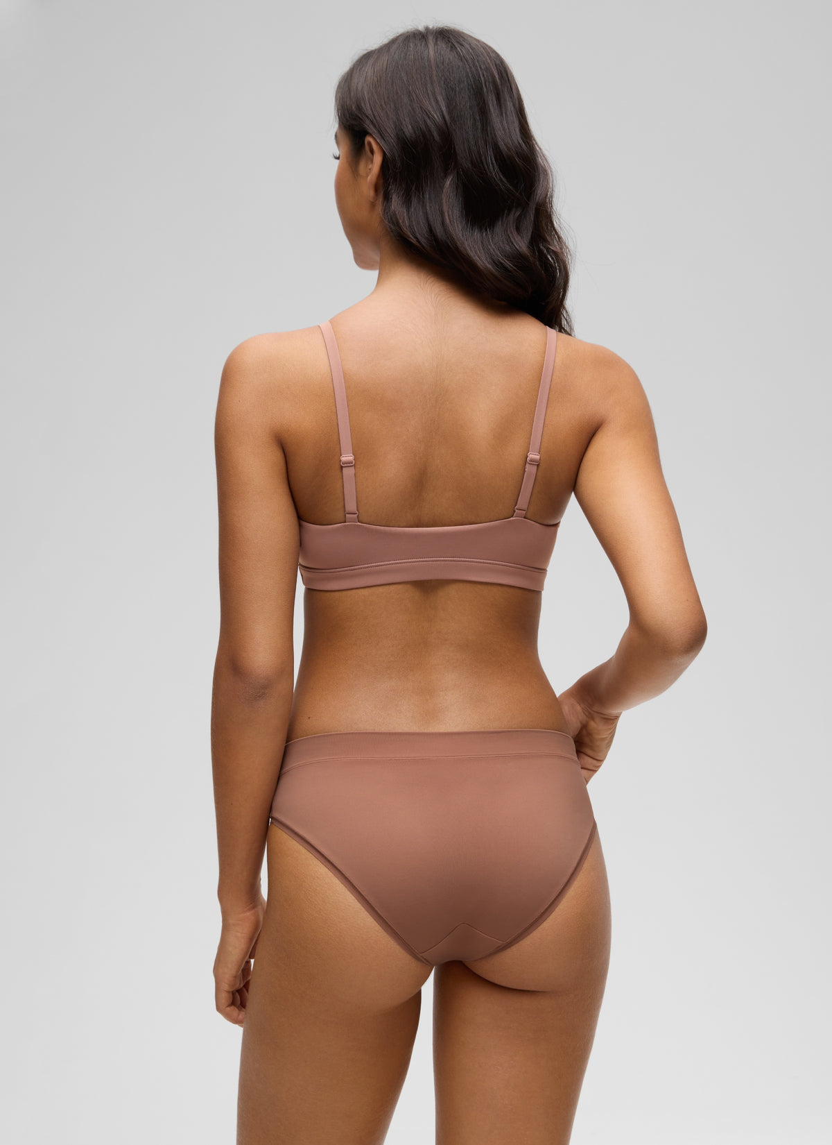 CRZ YOGA Women's Softhold Wireless Scoop Neck  Everyday Bra Adjustable Twilight Rose Pink @model_info:Liss