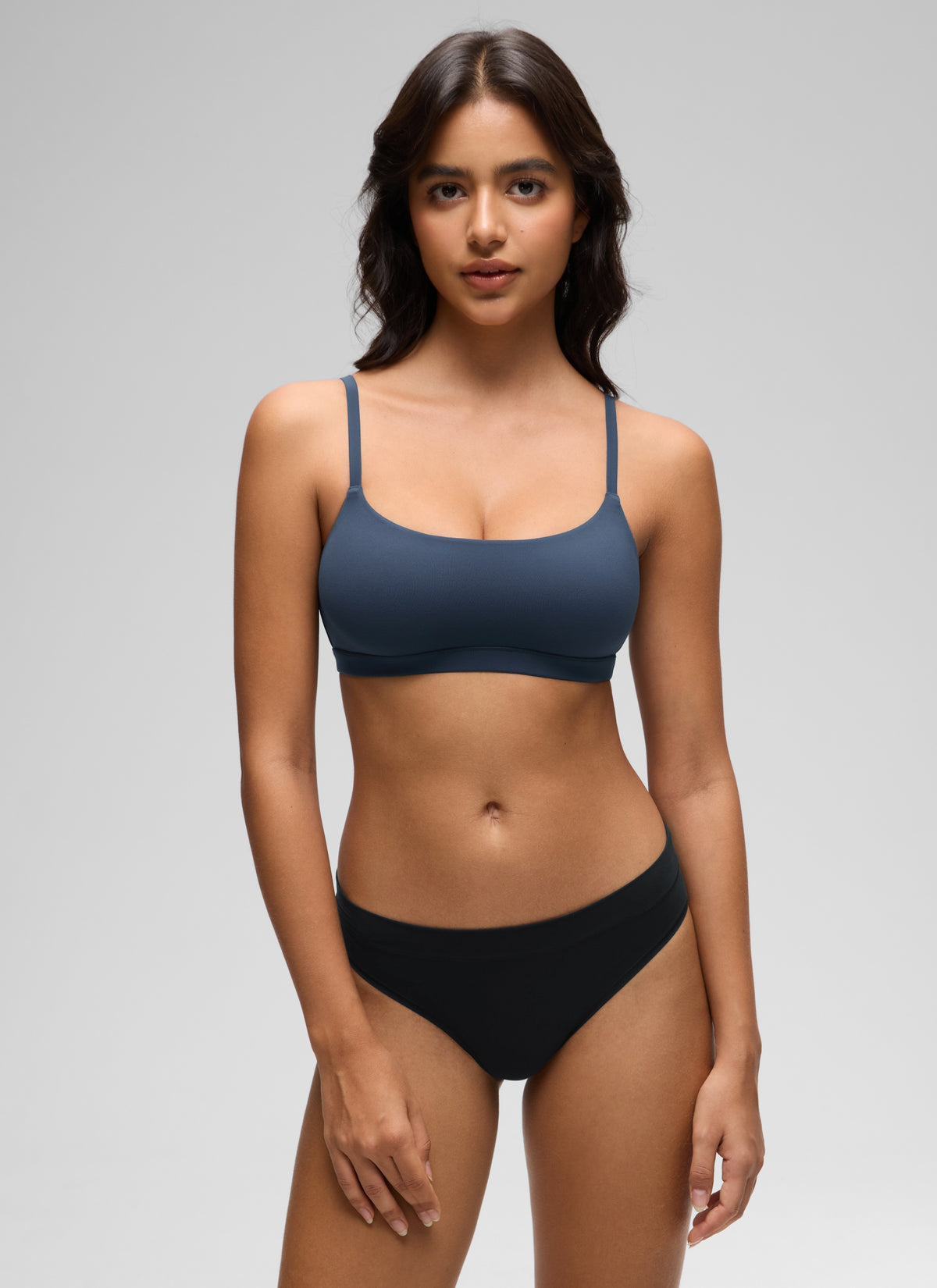 CRZ YOGA Women's Softhold Wireless Scoop Neck  Everyday Bra Adjustable Sargasso @model_info:Liss
