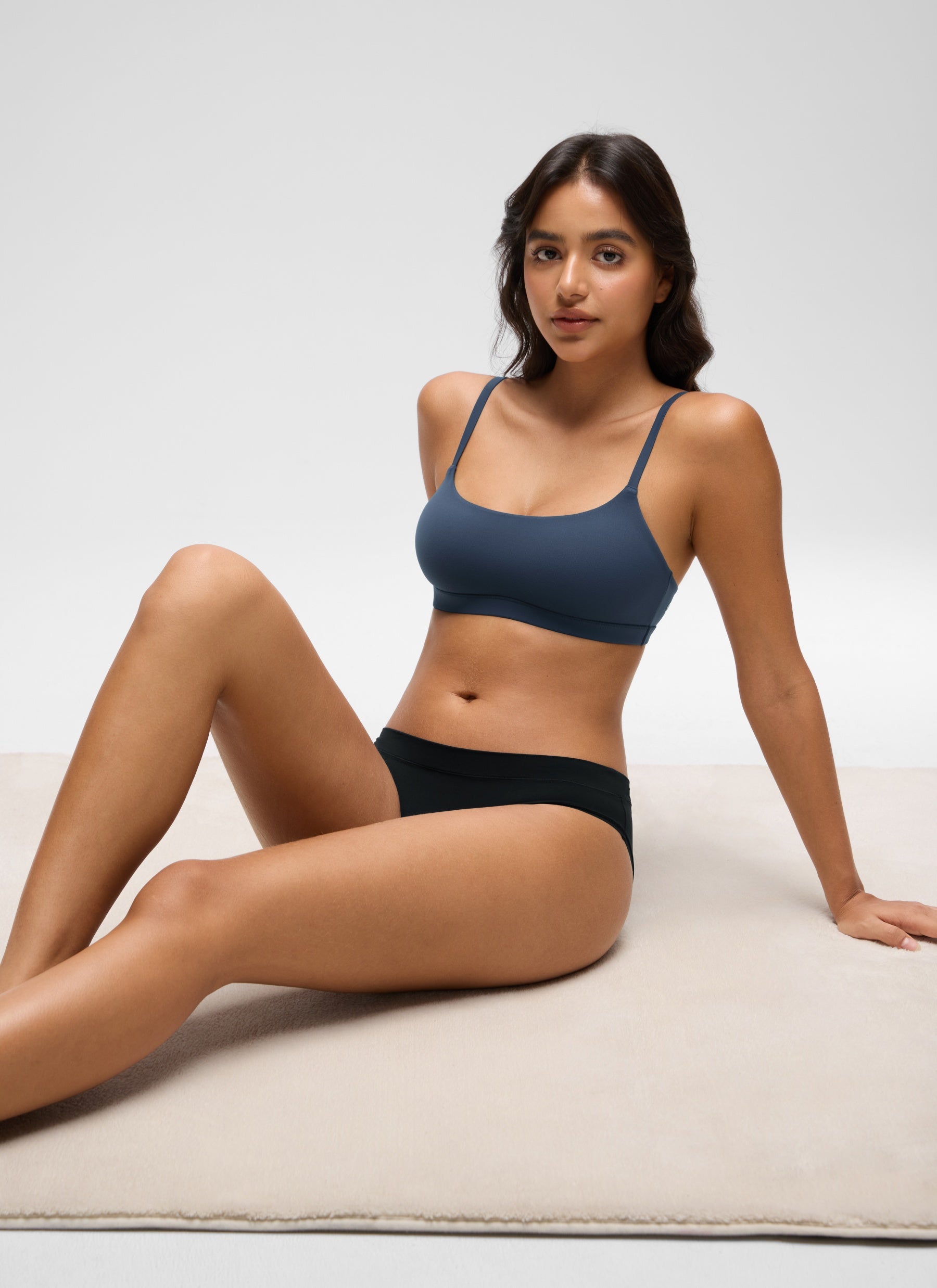 CRZ YOGA Women's Softhold Wireless Scoop Neck  Everyday Bra Adjustable Sargasso @model_info:Liss