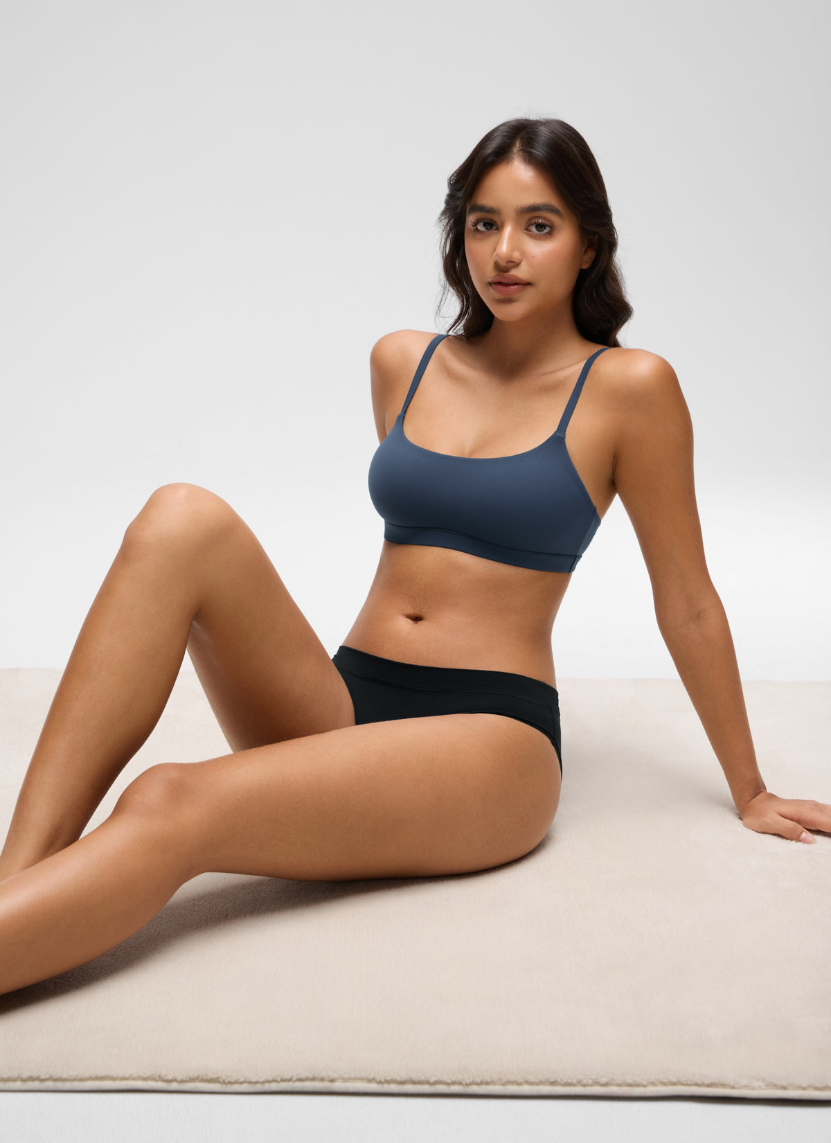 CRZ YOGA Women's Softhold Wireless Scoop Neck  Everyday Bra Adjustable Sargasso @model_info:Liss