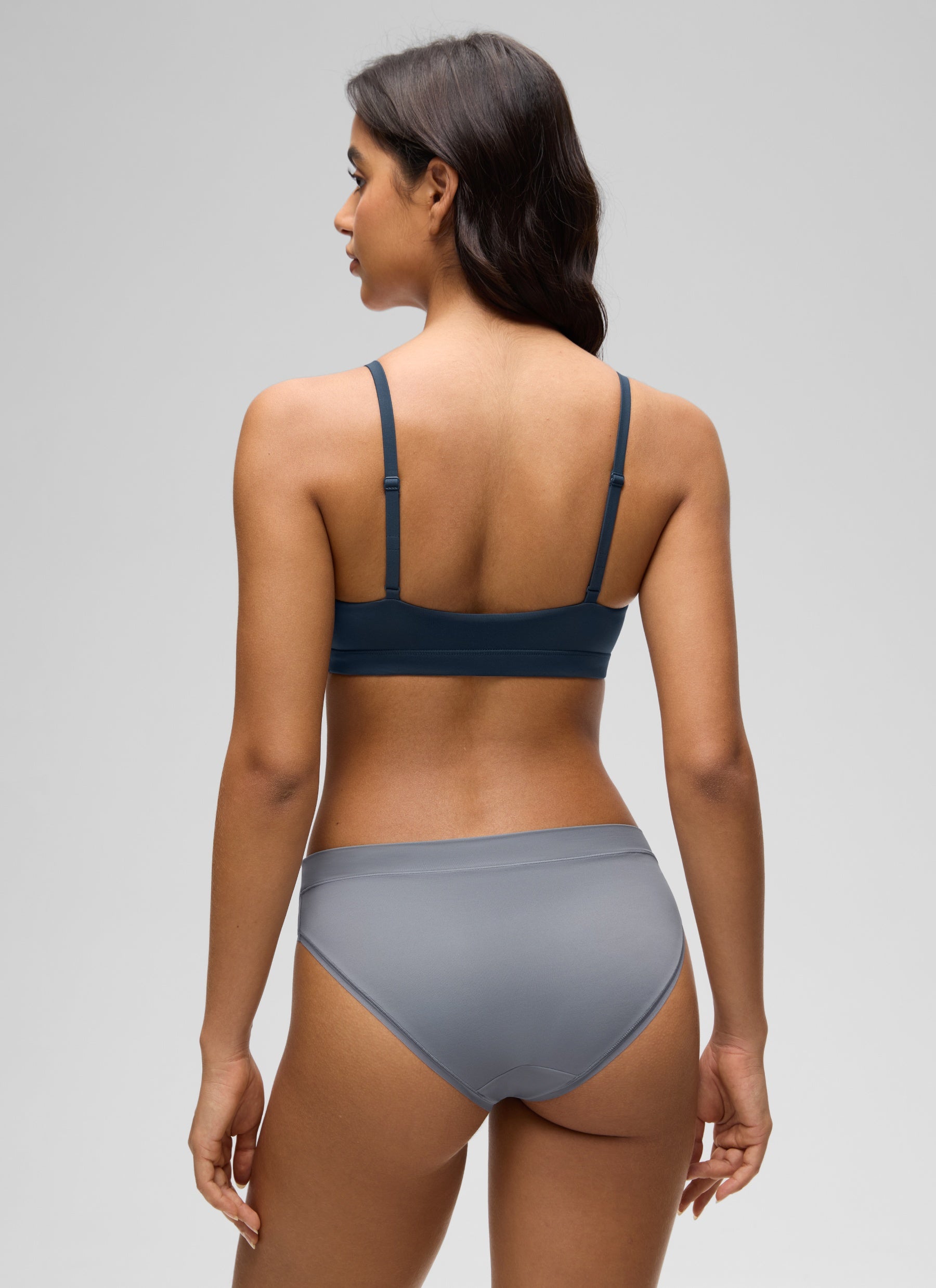 CRZ YOGA Softhold Womens Double Lined Wireless Triangle Bralette Sargasso @model_info:Liss