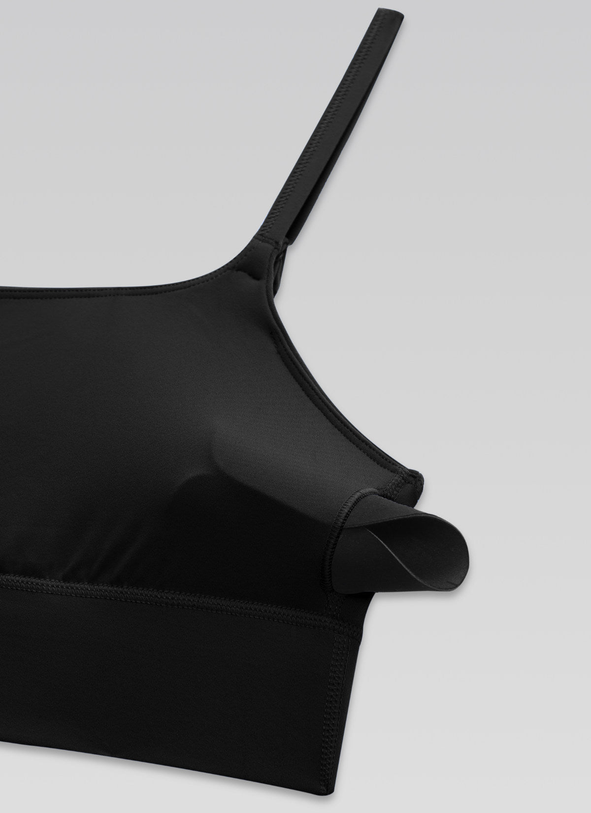 CRZ YOGA Women's Butterlift Yoga Longline Built in Bra Sports Bra Black @model_info:DETAIL