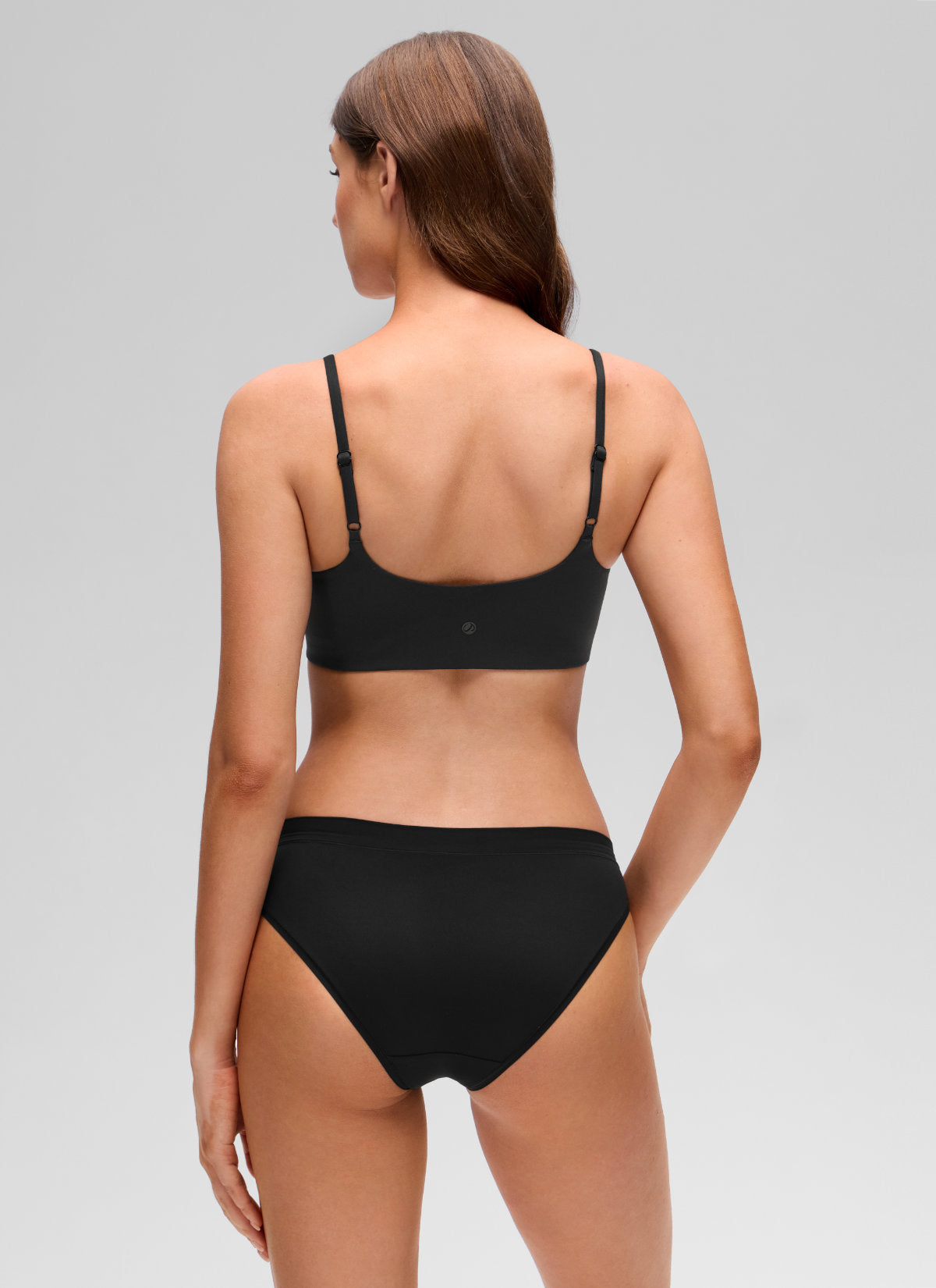 CRZ YOGA Women's Softhold Casual V Neck Mold Spaghetti Strap Bralette Black @model_info:Gelye