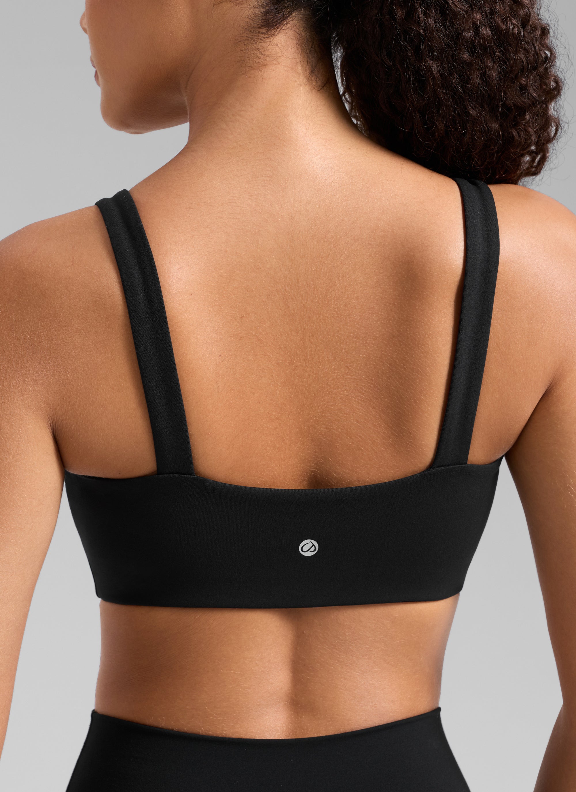 CRZ YOGA Women's Butterlift Workout Square Neck Built in Sports Bra Black @model_info:Gabi