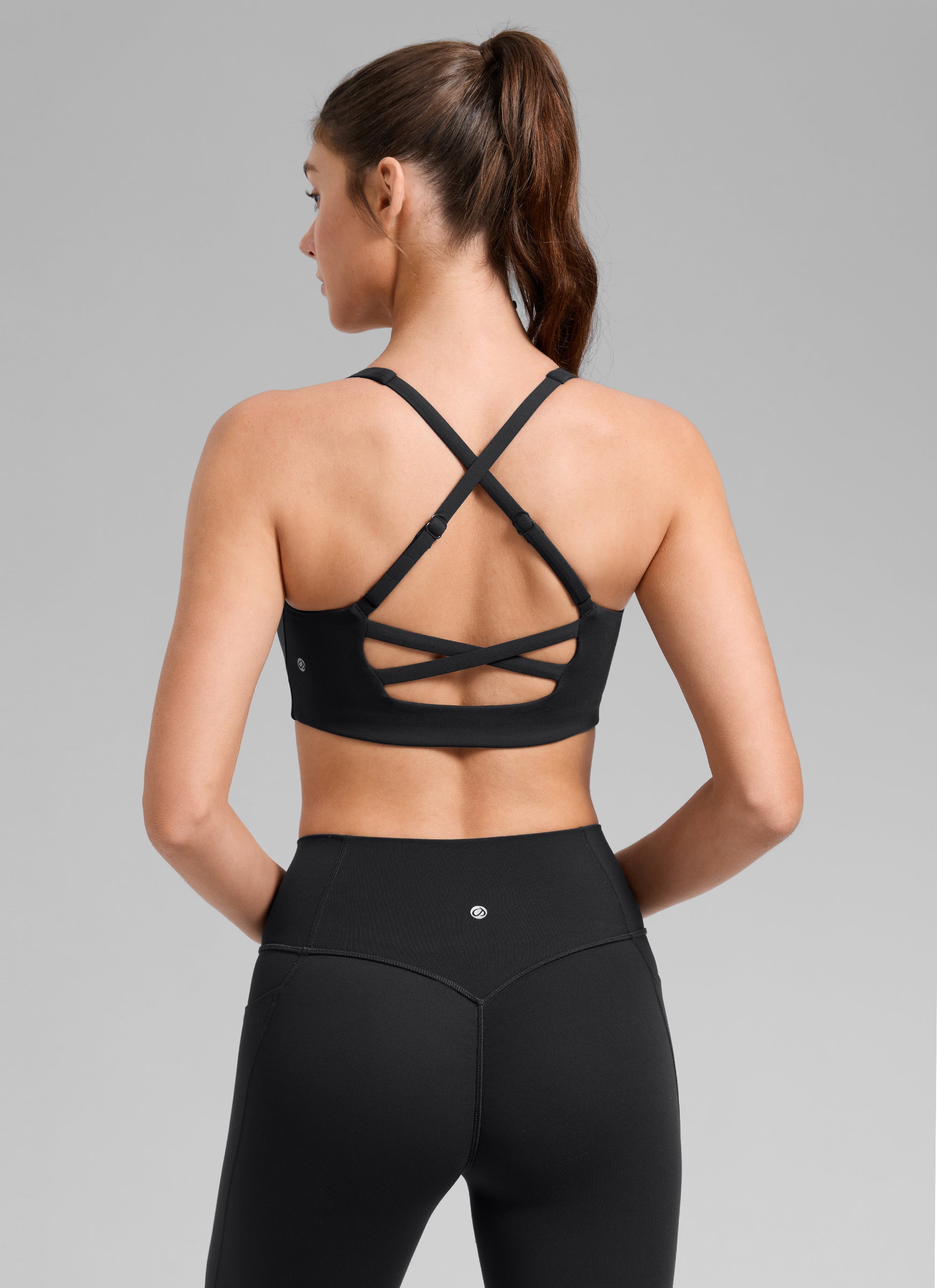 CRZ YOGA Women's Butterlift Workout Cross Back Built in Bra Sports Bra Black @model_info:Gelya