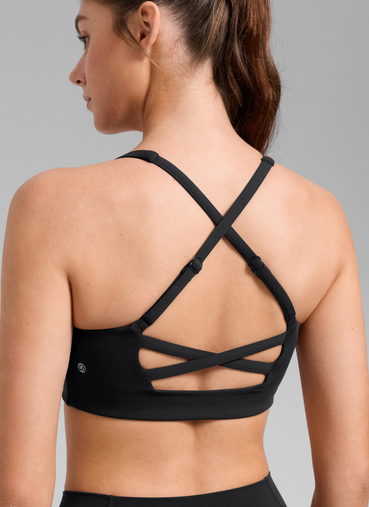 CRZ YOGA Women's Butterlift Workout Cross Back Built in Bra Sports Bra Black @model_info:Gelya