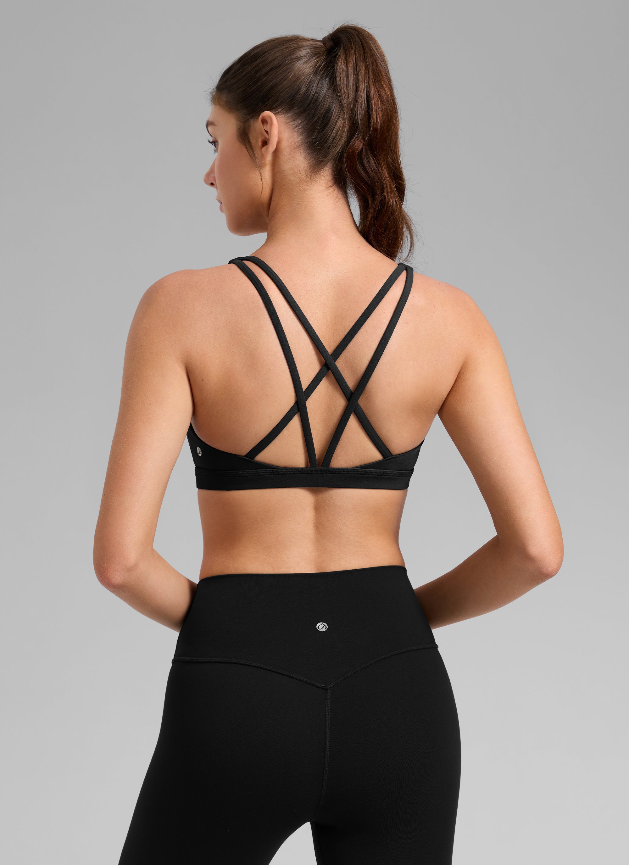 CRZ YOGA Women's Butterlift Workout U Neck Cross Back Sports Bra Black @model_info:Gelya