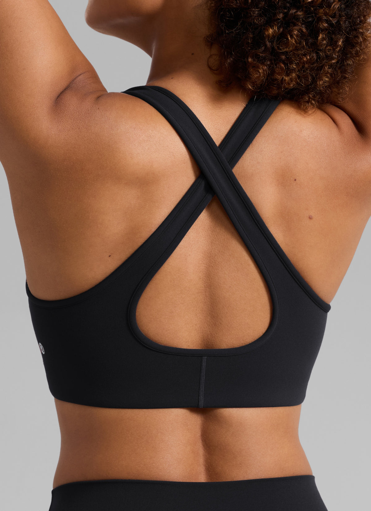 CRZ YOGA Women's Butterlift® Workout Deep V Neck Cross Back Sports Bra Black @model_info:Barbara