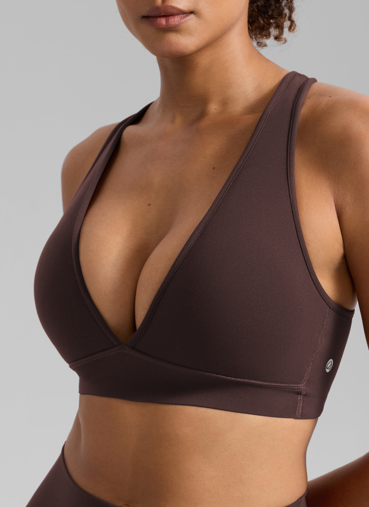 CRZ YOGA Women's Butterlift® Workout Deep V Neck Cross Back Sports Bra Hot Fudge Brown @model_info:Barbara