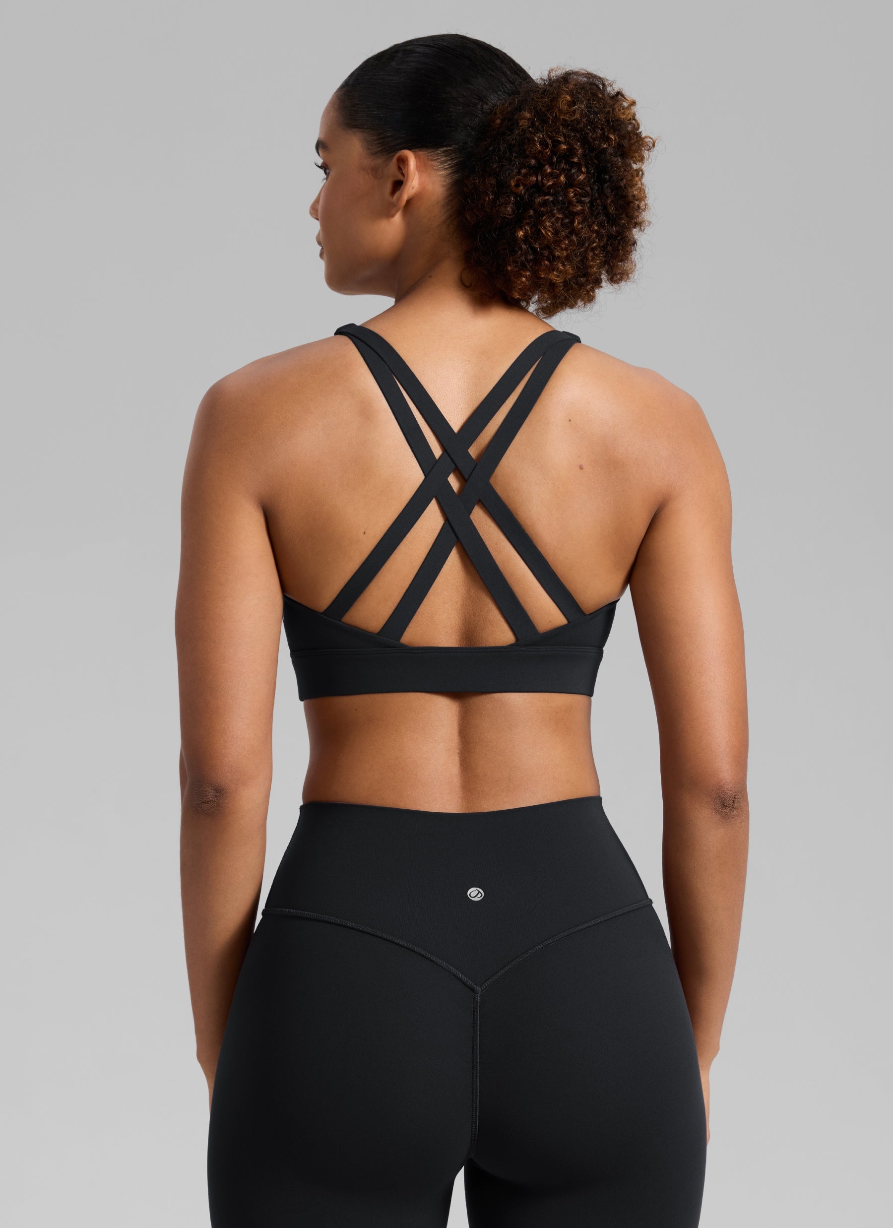 CRZ YOGA Women's Butterlift® Workout Crewneck Cross Back Sports Bra Black @model_info:Barbara