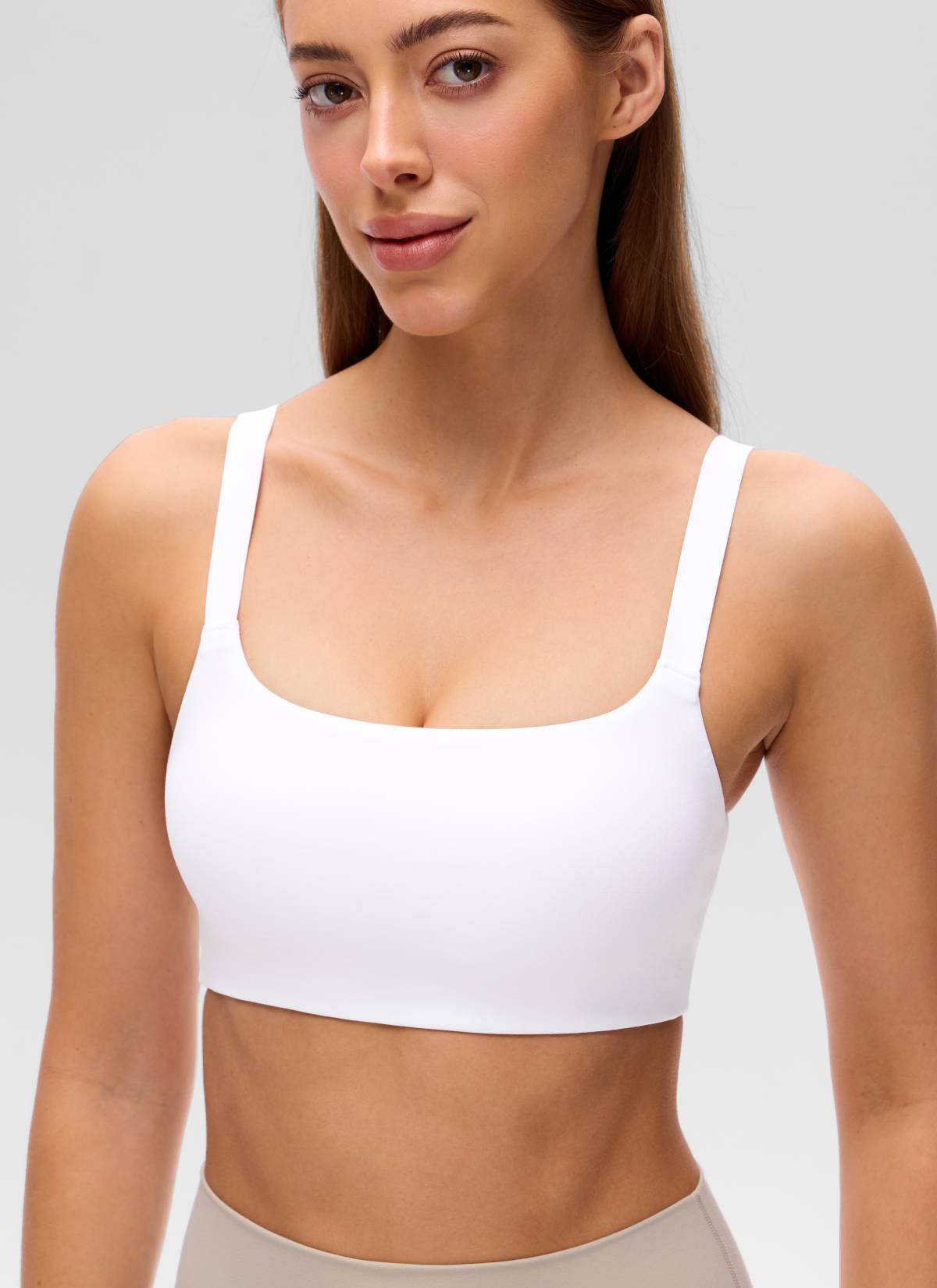 CRZ YOGA Women's Butterluxe Yoga U Neck Square Back Sports Bra White @model_info:Lary