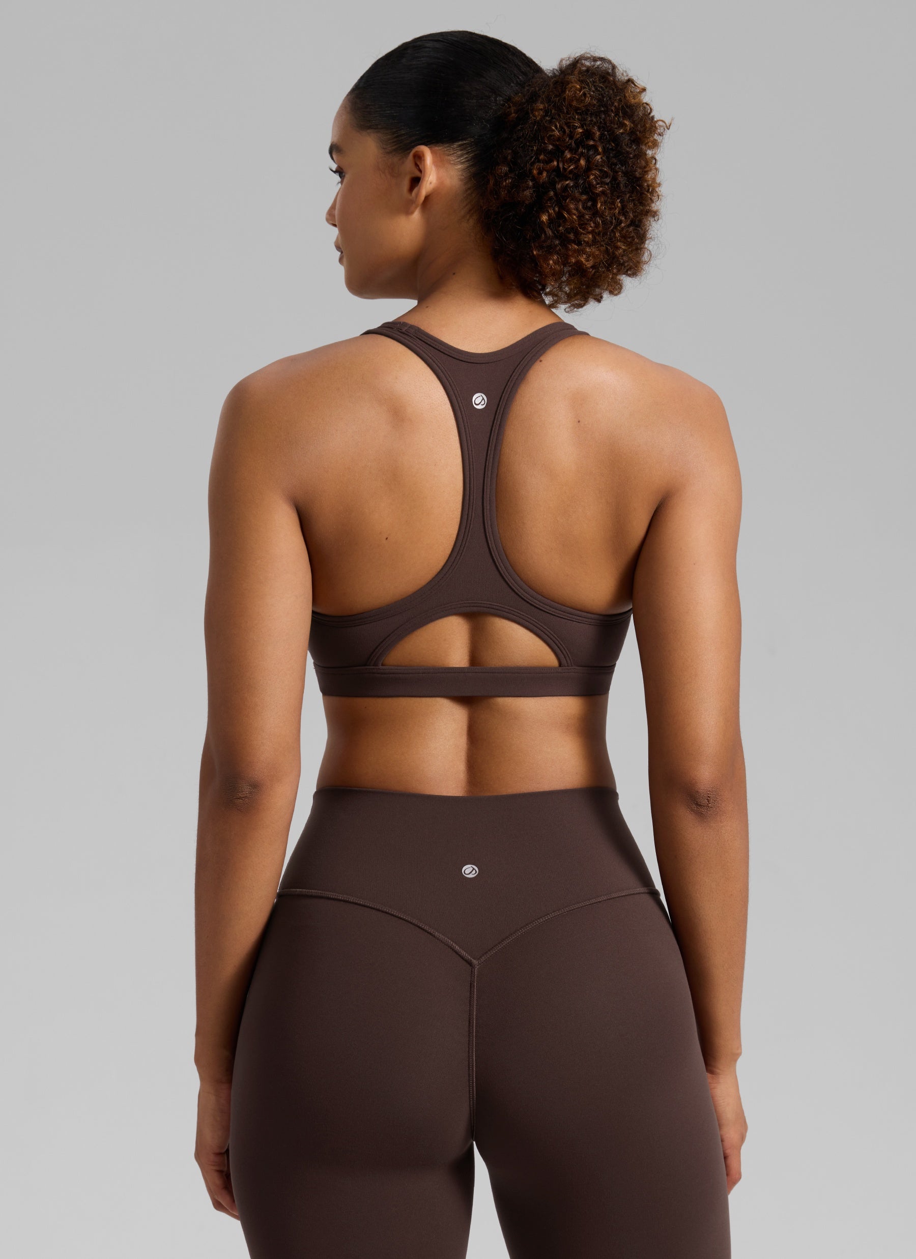 CRZ YOGA Women's Butterlift Yoga U Neck Racerback Keyhole Sports Bra Hot Fudge Brown @model_info:Barbara
