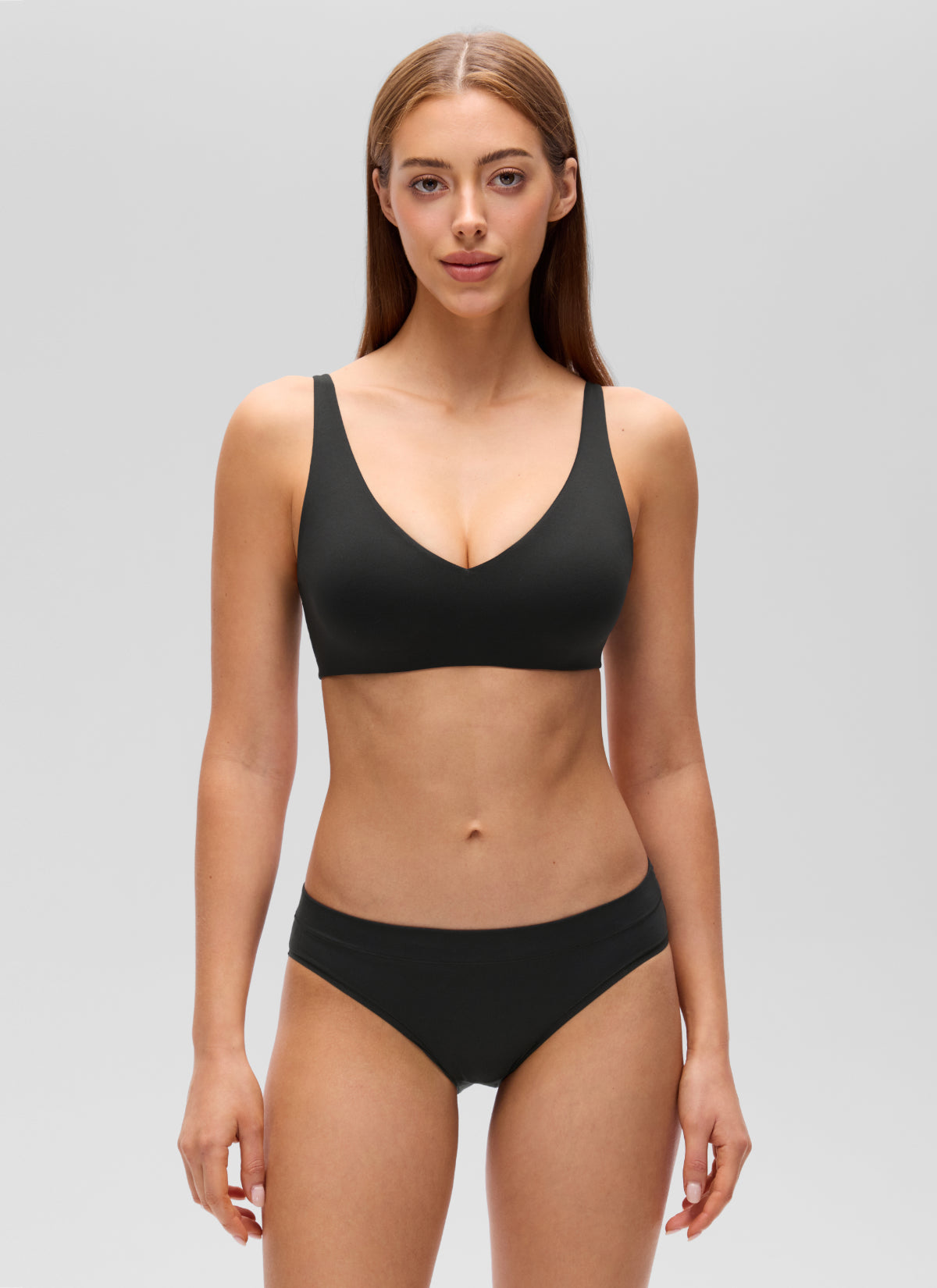 CRZ YOGA Women's Softhold Casual V Neck Backless Double Lined Bralette Black @model_info:Lary