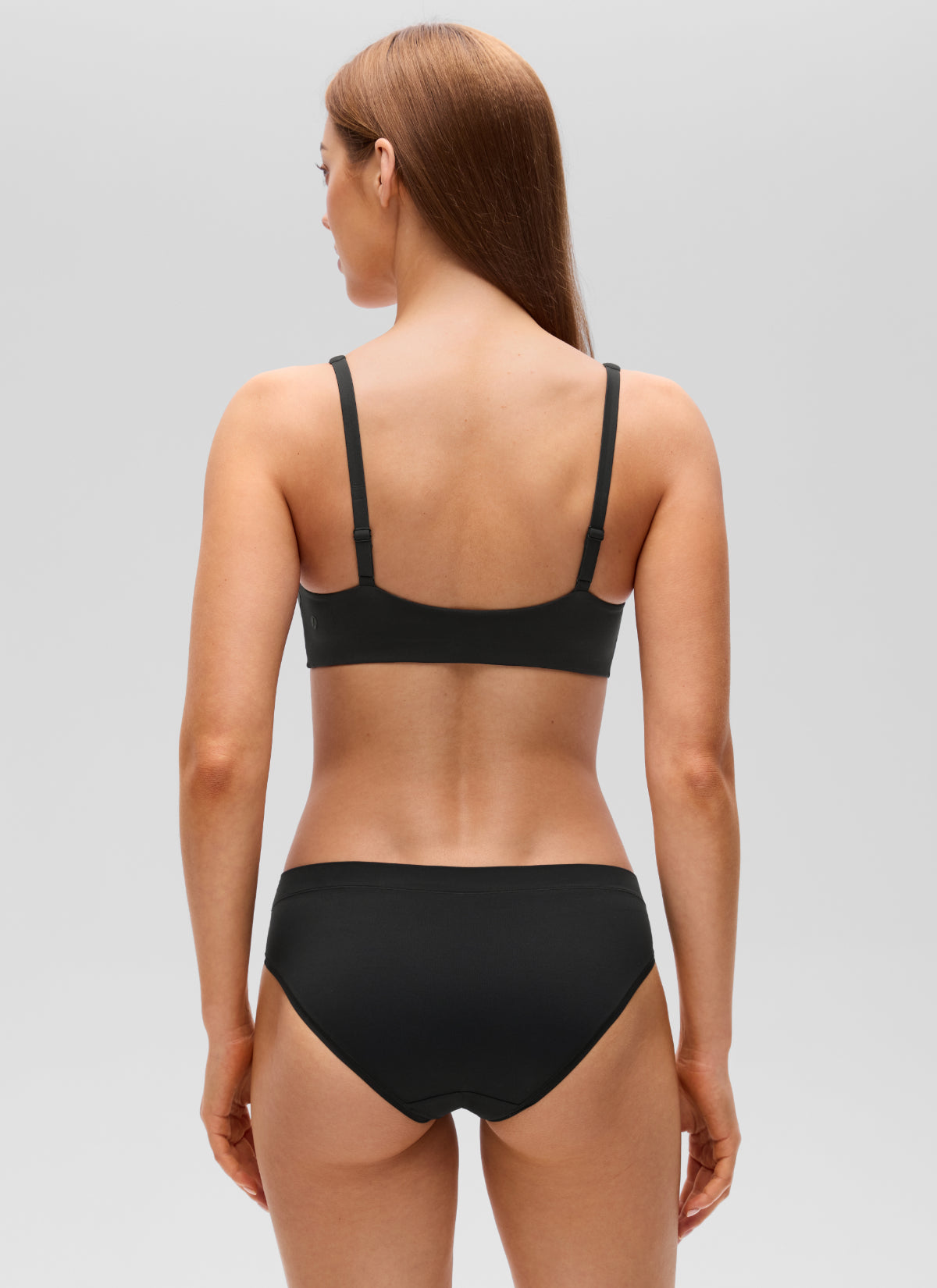 CRZ YOGA Women's Softhold Casual V Neck Backless Double Lined Bralette Black @model_info:Lary
