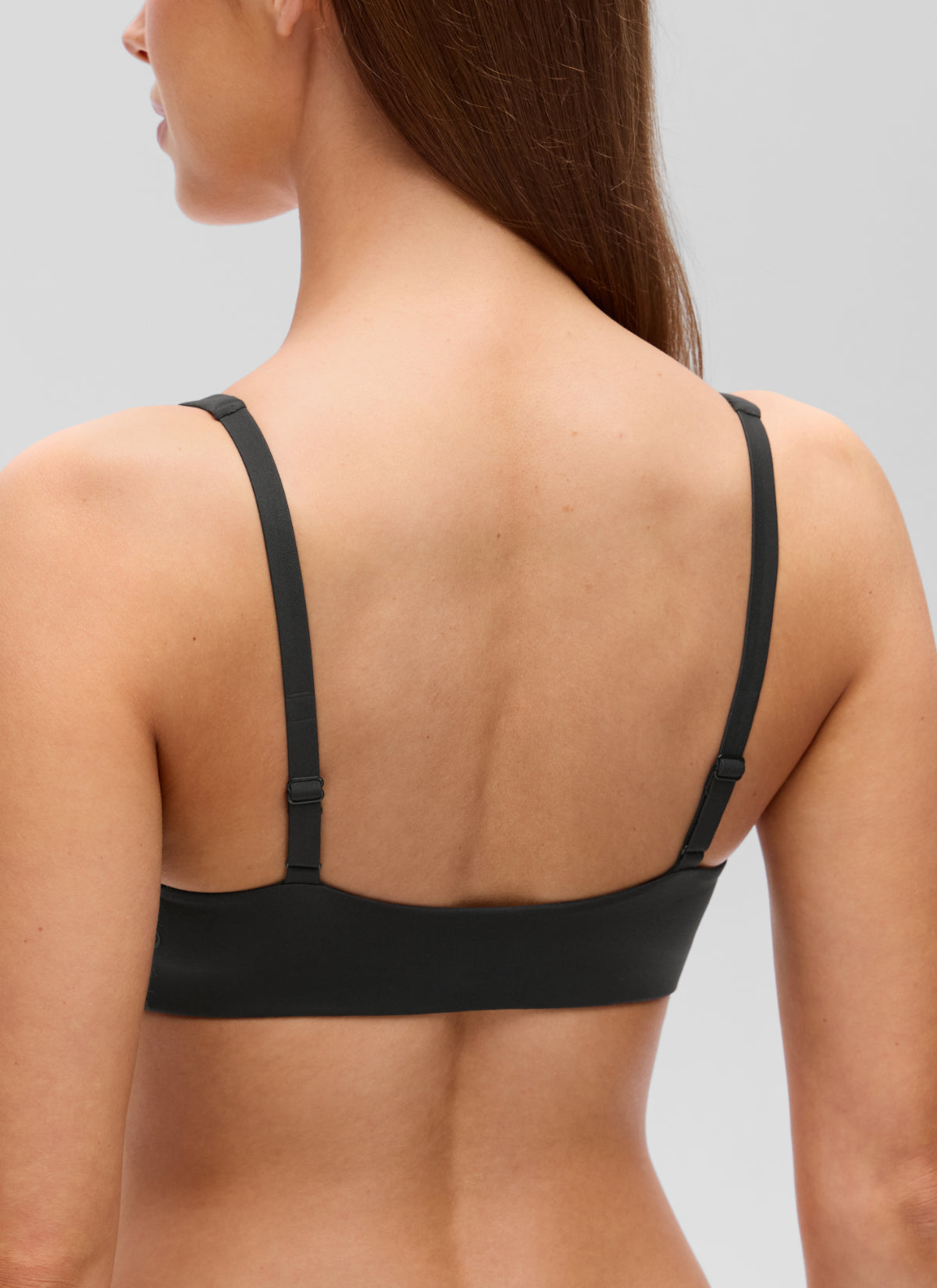 CRZ YOGA Women's Softhold Casual V Neck Backless Double Lined Bralette Black @model_info:Lary