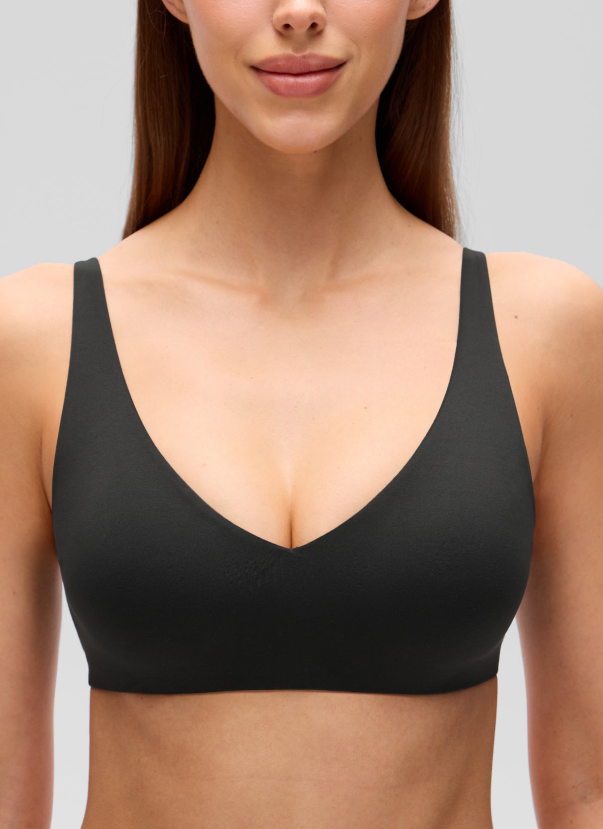 CRZ YOGA Women's Softhold Casual V Neck Backless Double Lined Bralette Black @model_info:Lary