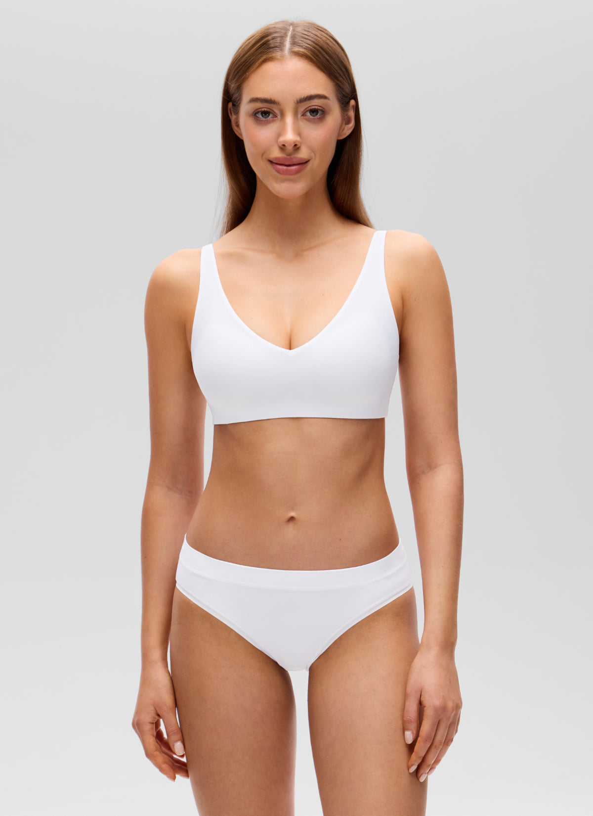 CRZ YOGA Women's Softhold Casual V Neck Backless Double Lined Bralette Snow White @model_info:Lary