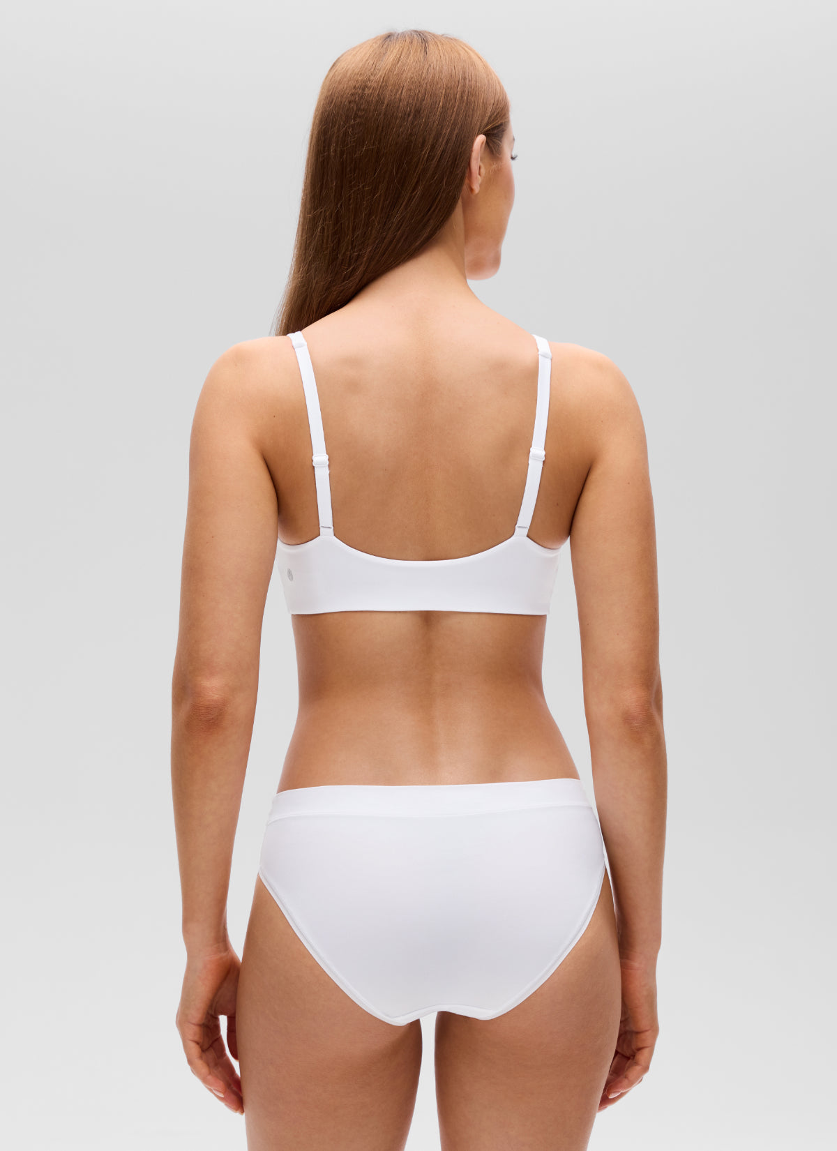 CRZ YOGA Women's Softhold Casual V Neck Backless Double Lined Bralette Snow White @model_info:Lary