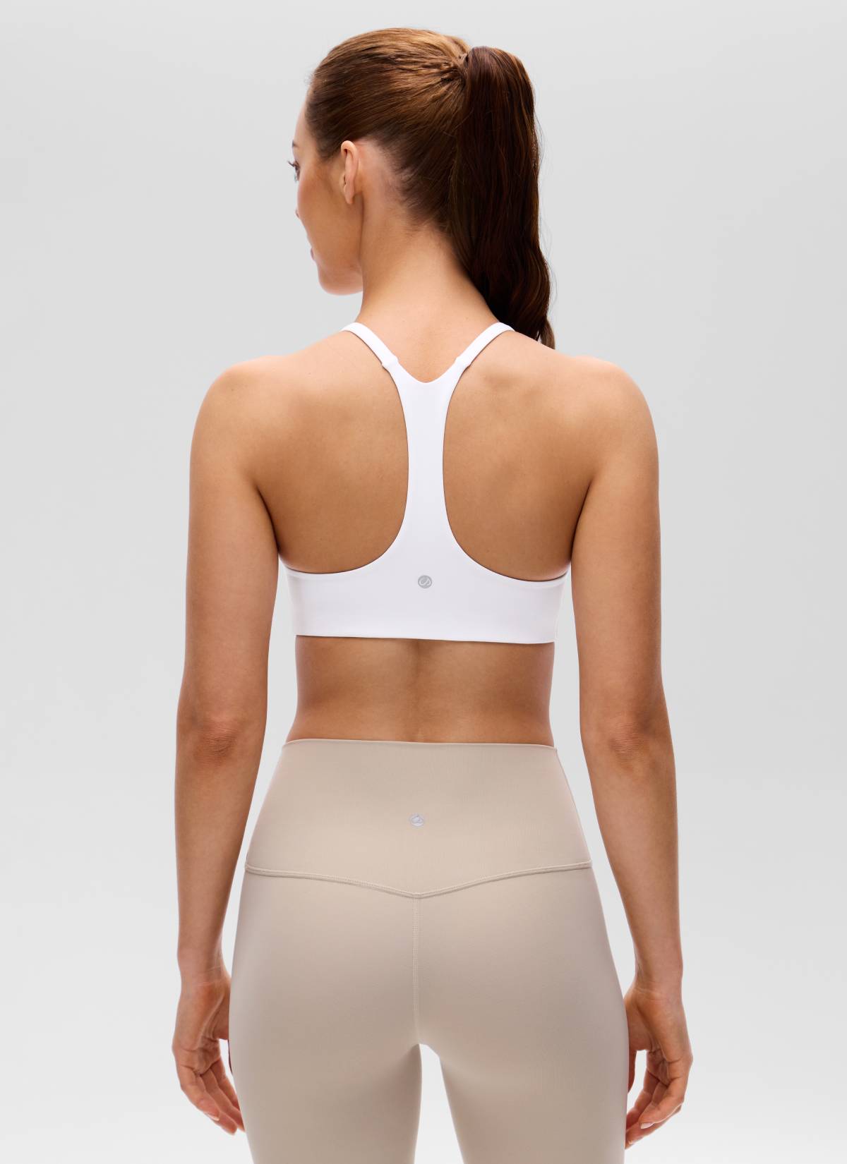 CRZ YOGA Women's Butterluxe V Neck  Racerback Thin Straps Sports Bra White @model_info:Lary