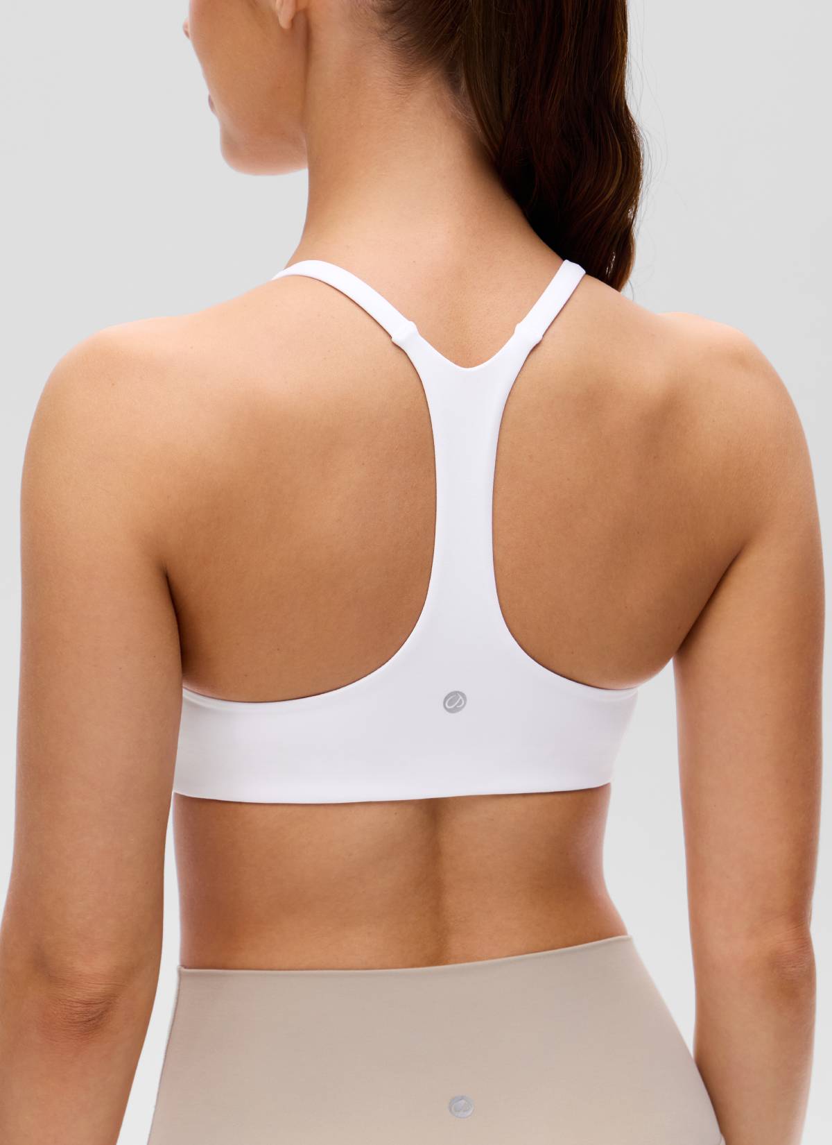 CRZ YOGA Women's Butterluxe V Neck  Racerback Thin Straps Sports Bra White @model_info:Lary