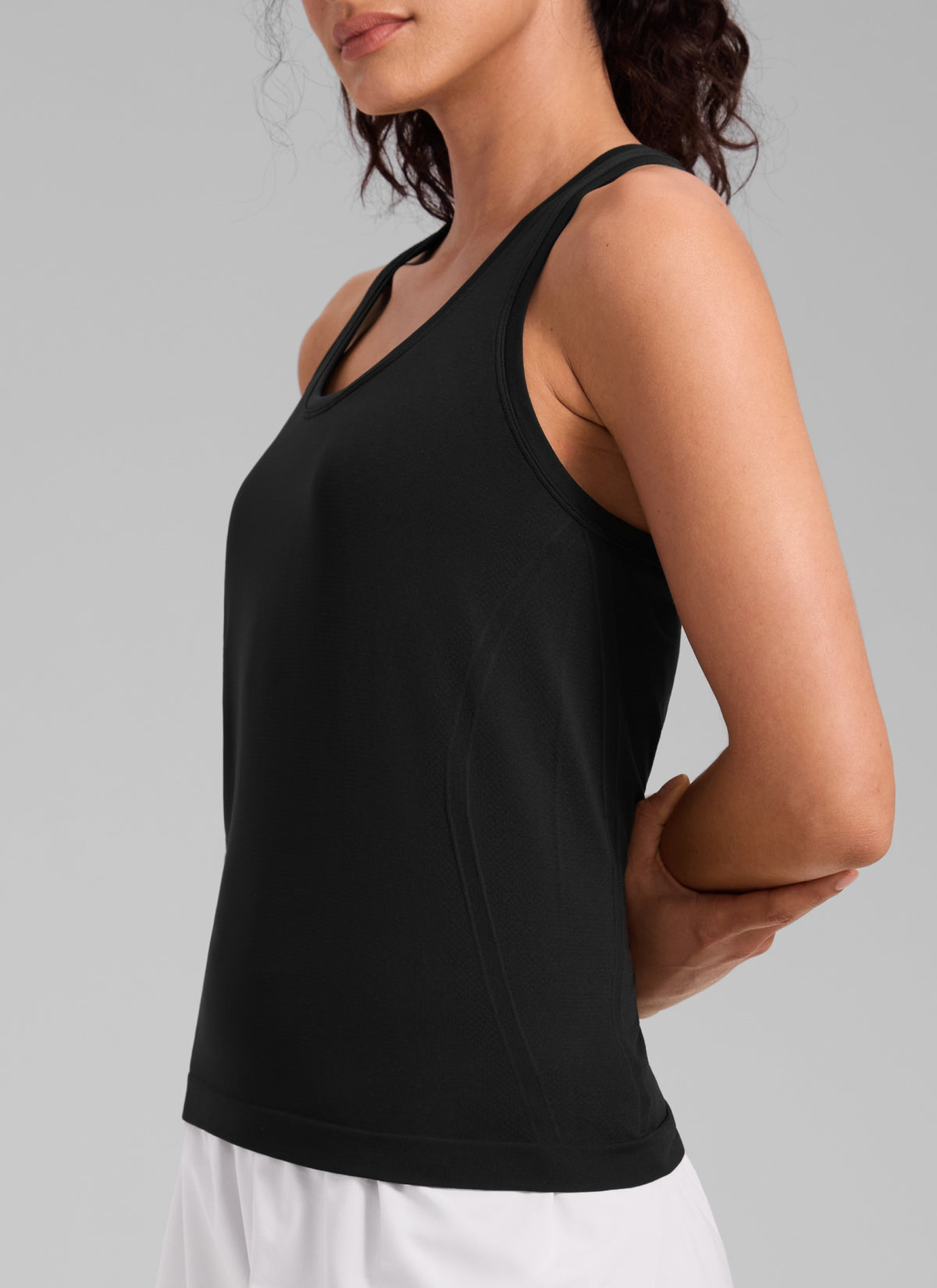 CRZ YOGA Women's Yoga Slim Fit Seamless Tank Crew Neck Racerback Black @model_info:Larissa