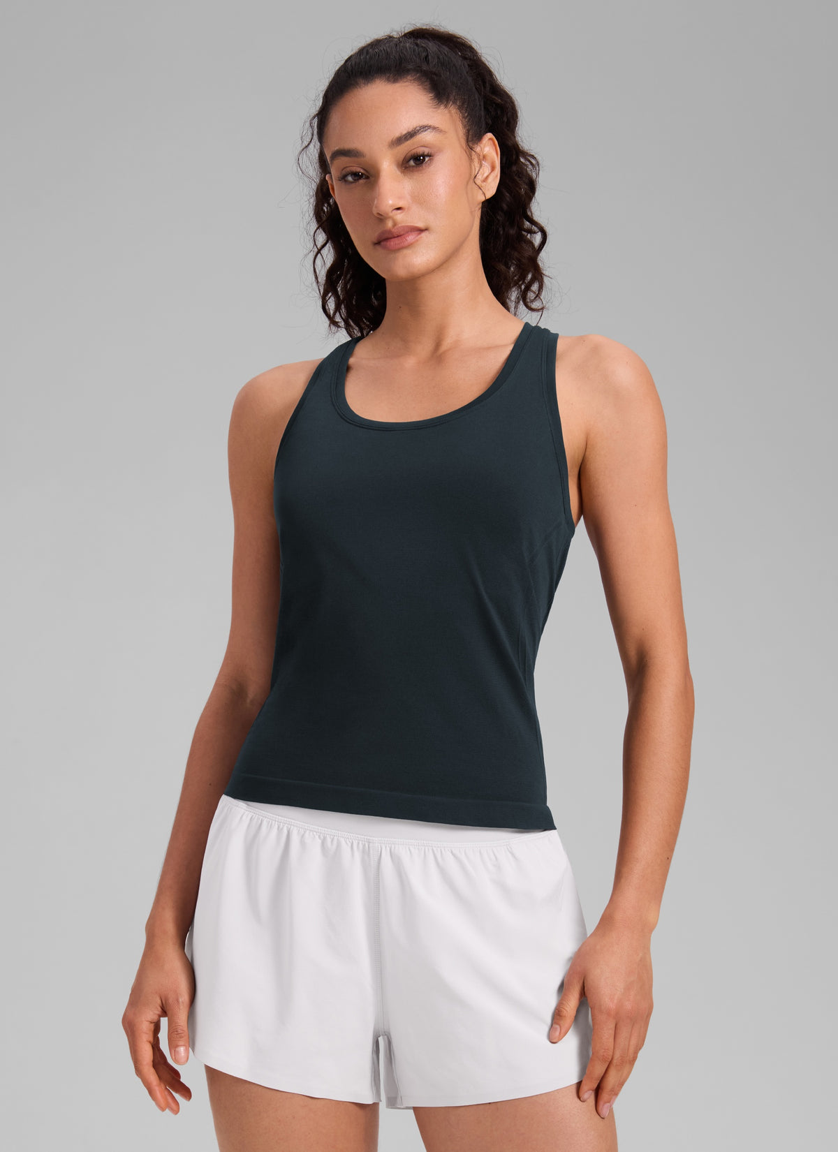 CRZ YOGA Women's Yoga Slim Fit Seamless Tank Crew Neck Racerback True Navy @model_info:Larissa