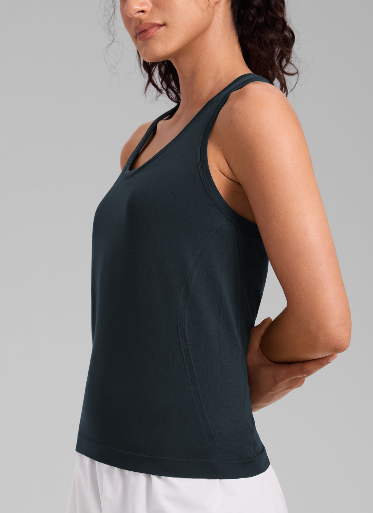 CRZ YOGA Women's Yoga Slim Fit Seamless Tank Crew Neck Racerback True Navy @model_info:Larissa