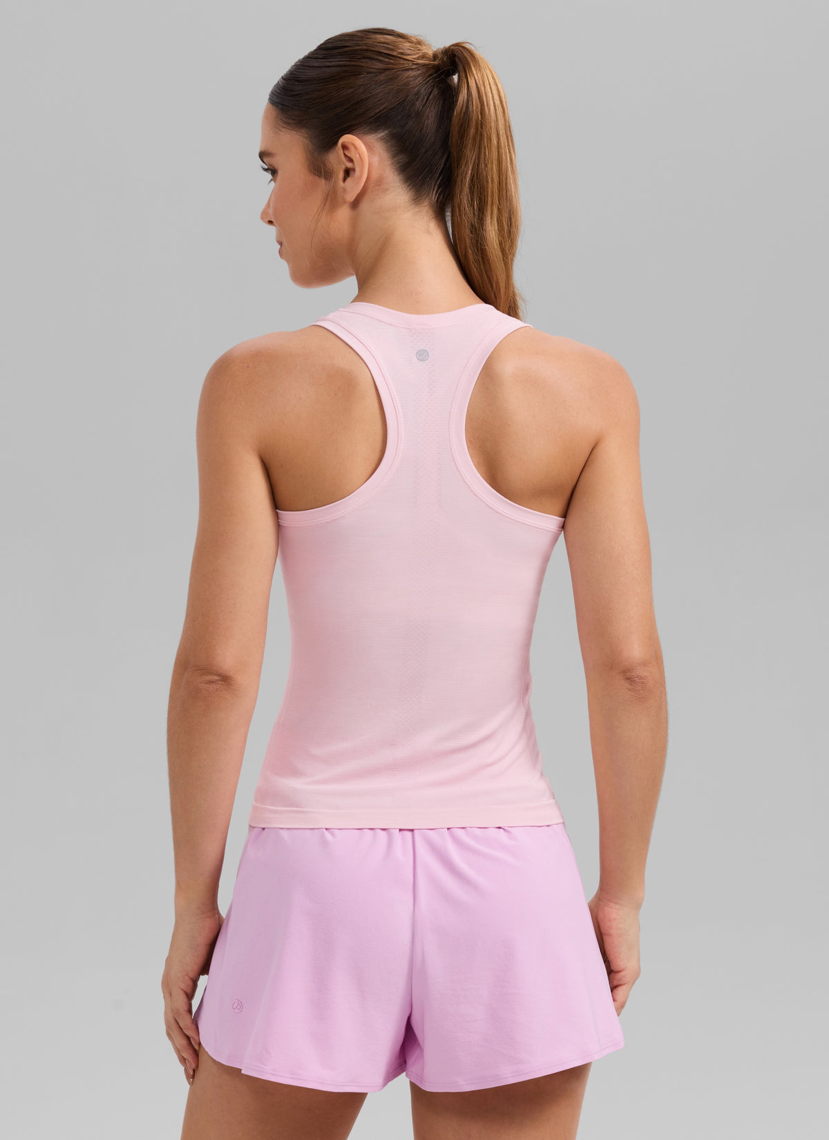 CRZ YOGA Women's Yoga Slim Fit Seamless Tank Crew Neck Racerback Strawberry Pink @model_info:Aline