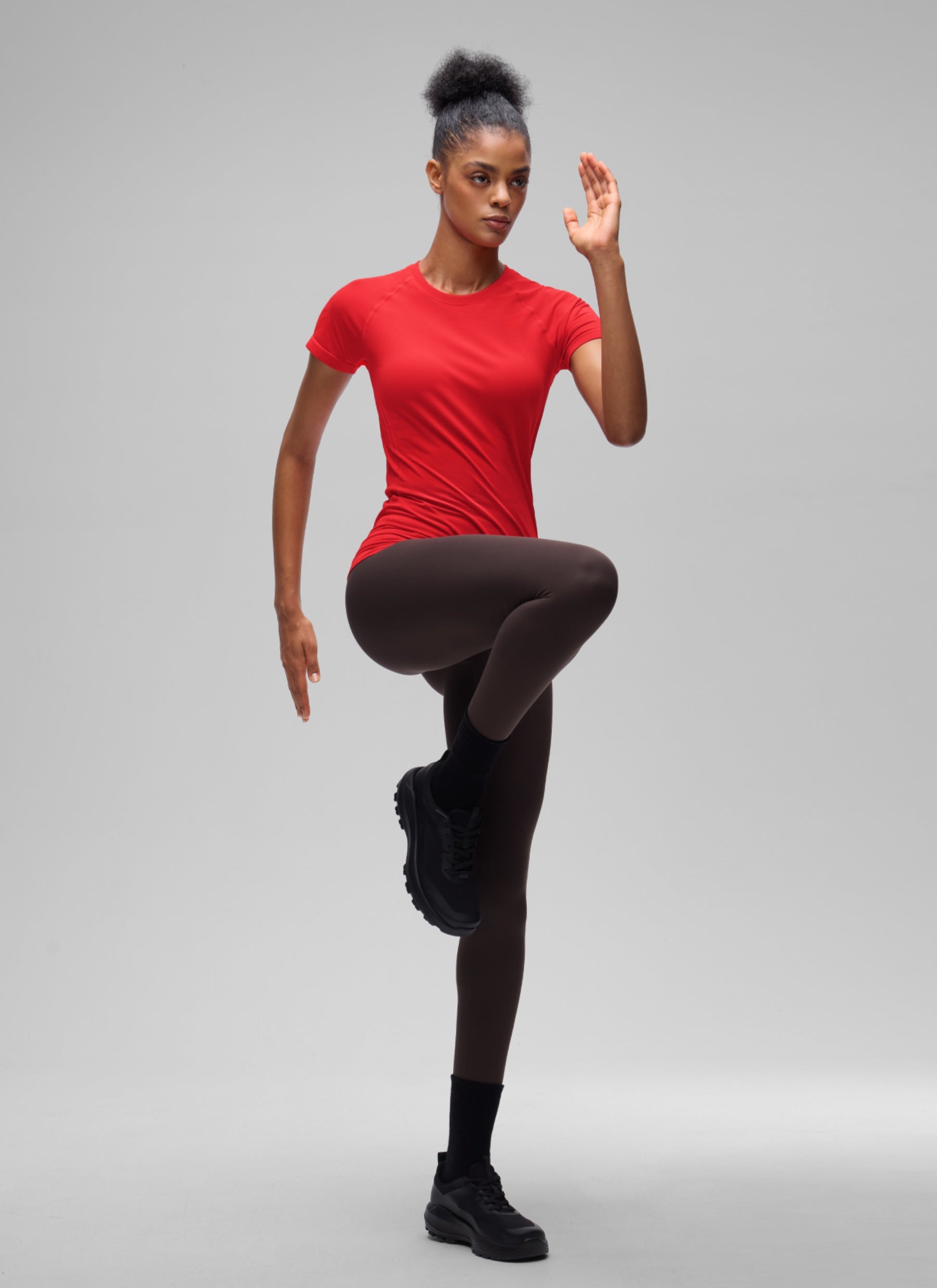 CRZ YOGA Women's Running Classic Fit Shirts Seamless Short Sleeves Deep Red @model_info:D