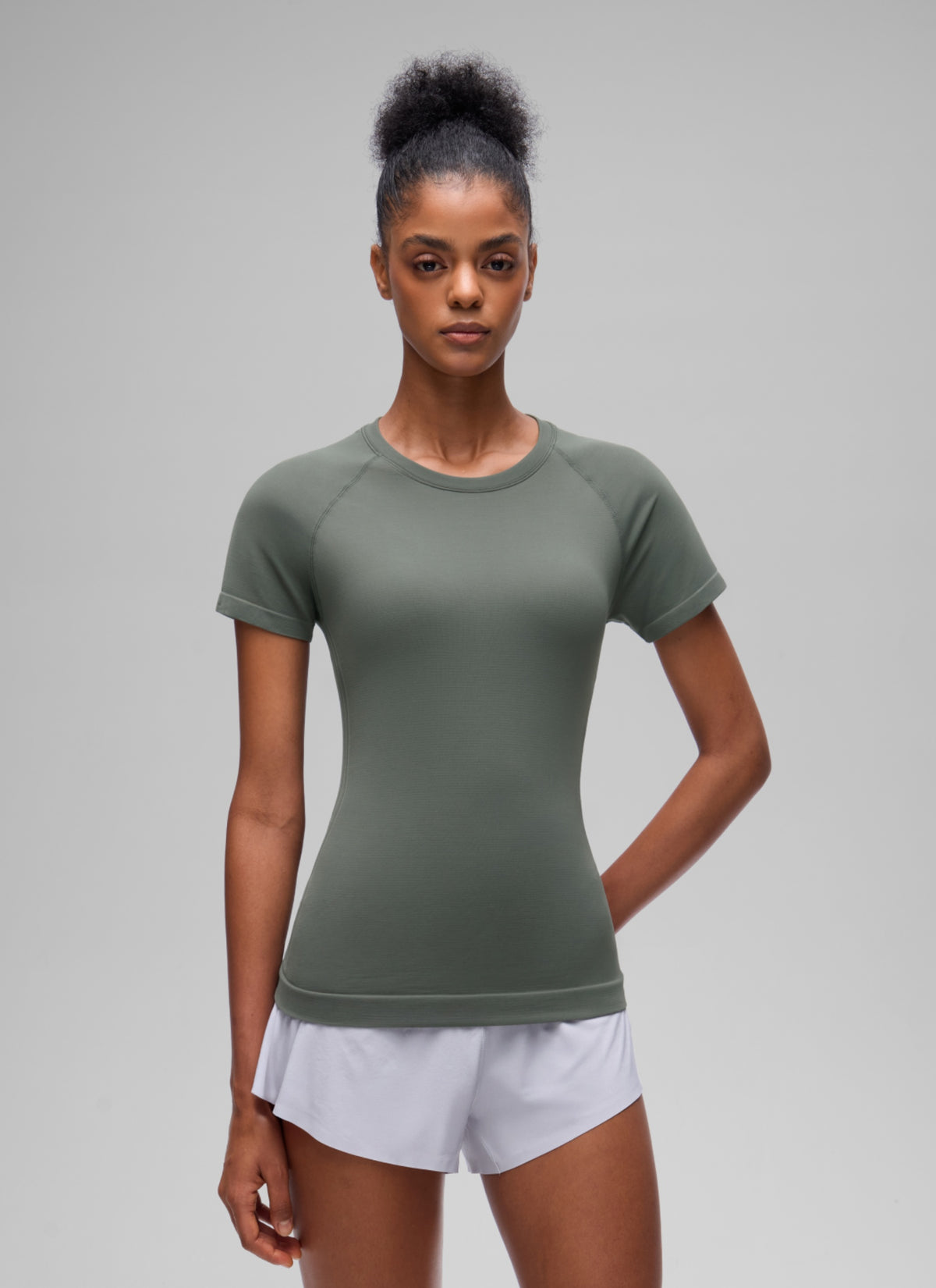 CRZ YOGA Women's Running Classic Fit Shirts Seamless Short Sleeves Grey Sage @model_info:D