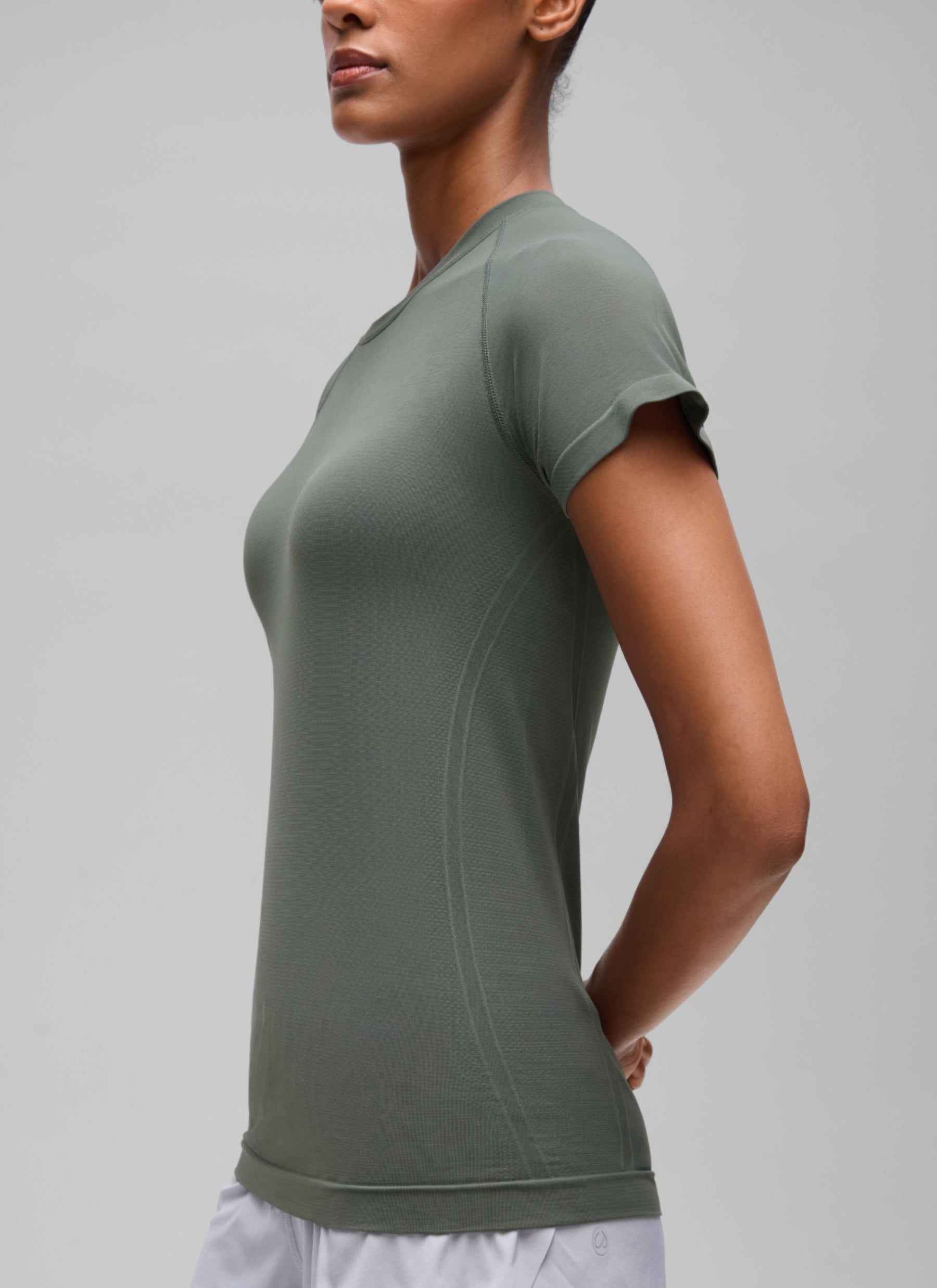 CRZ YOGA Women's Running Classic Fit Shirts Seamless Short Sleeves Grey Sage @model_info:D