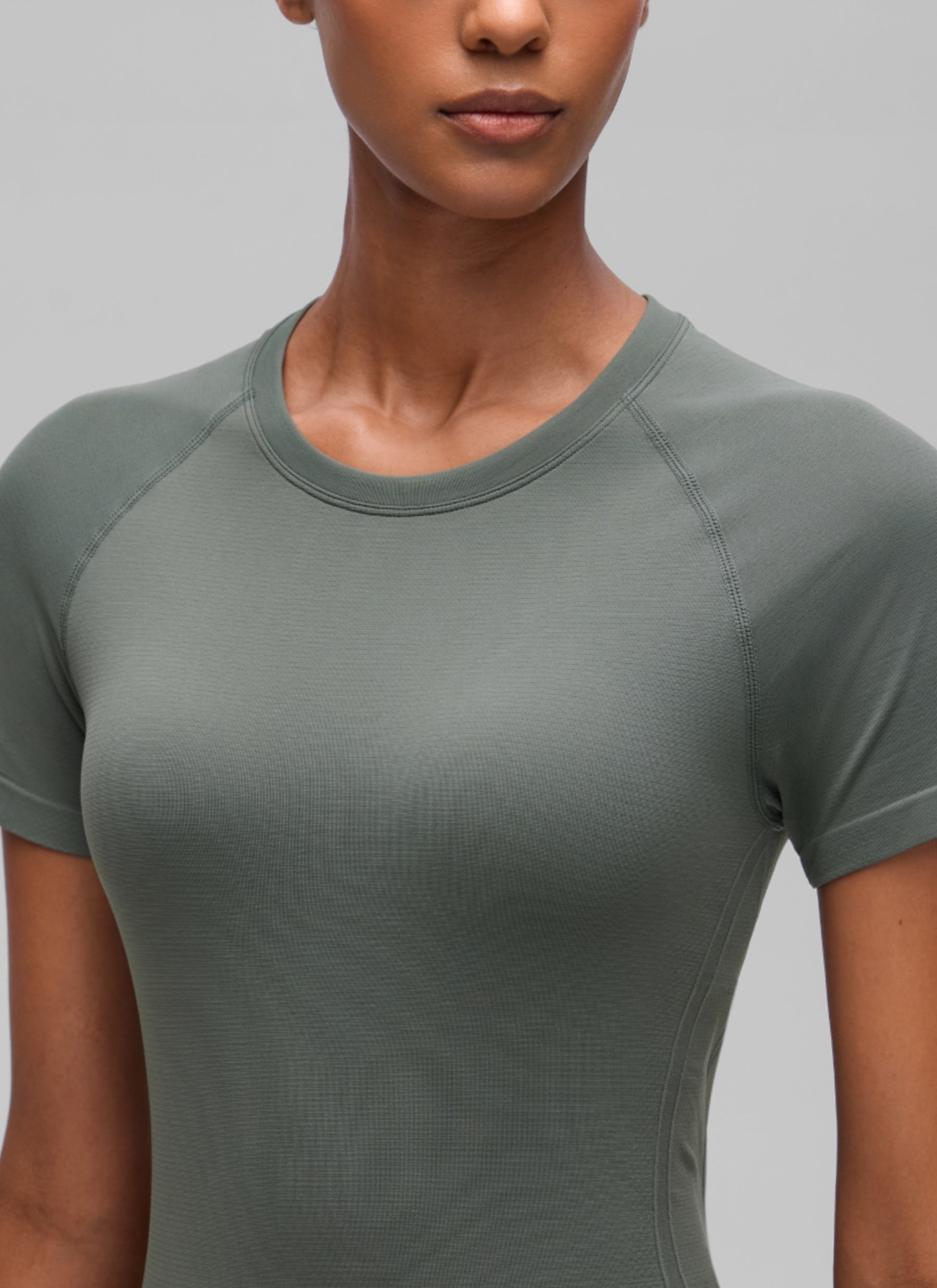 CRZ YOGA Women's Running Classic Fit Shirts Seamless Short Sleeves Grey Sage @model_info:D