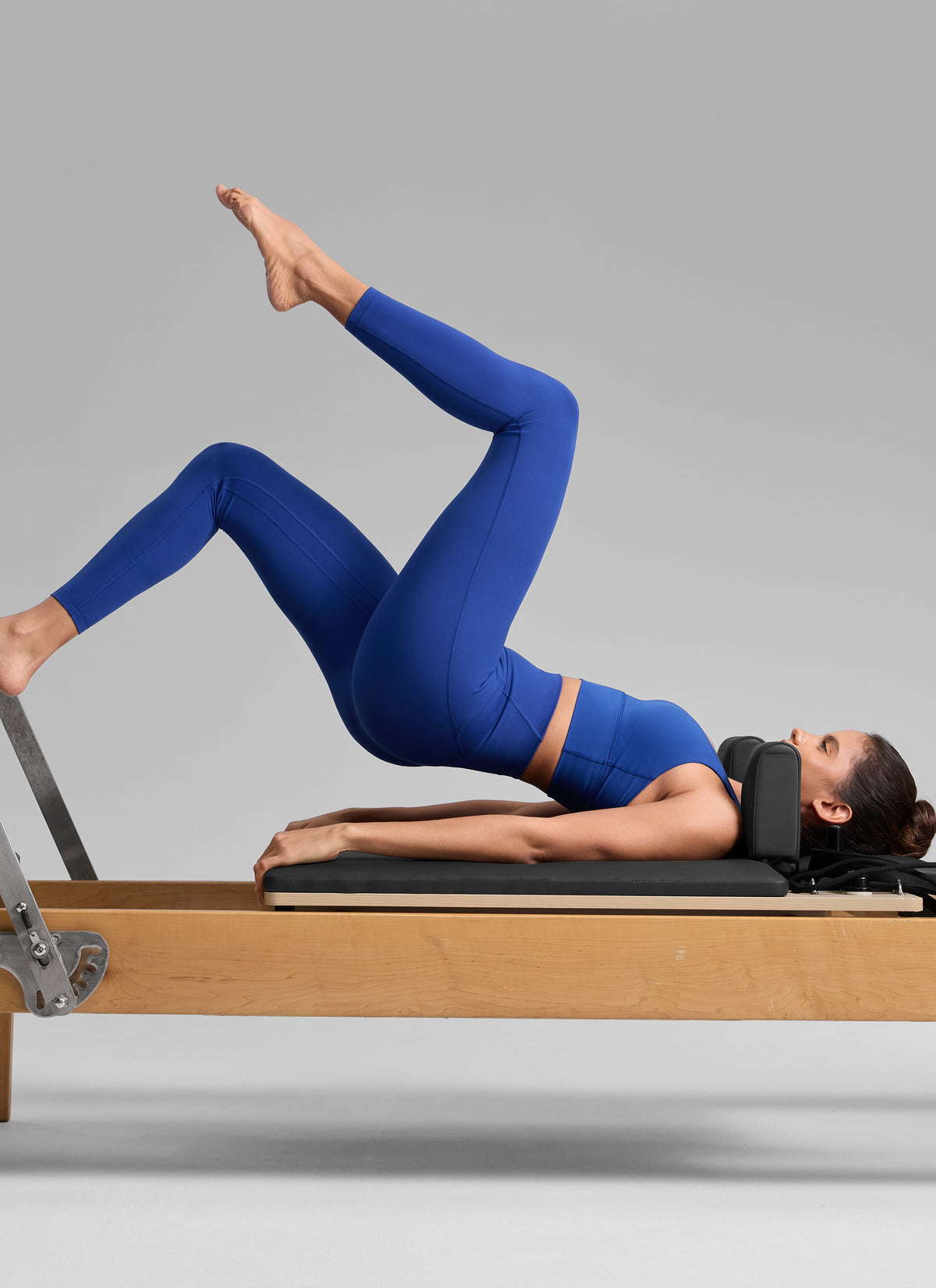 CRZ YOGA Women's Butterlift Workout High Rise Pocket Leggings 25'' Waves Blue @model_info:Dany