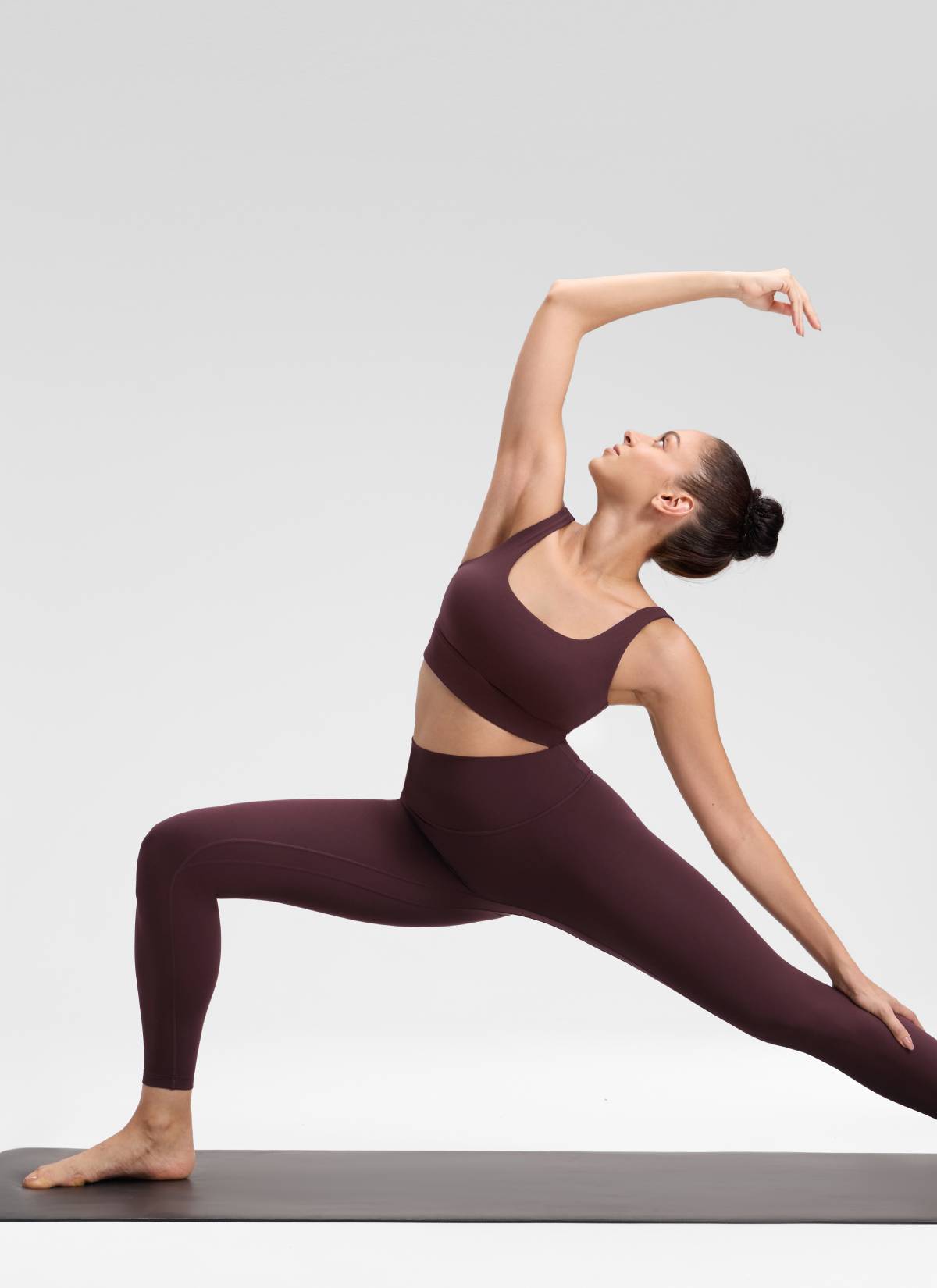 CRZ YOGA Women's Butterluxe Yoga High Rise No Front Seam Legging 25'' Ripe Plum @model_info:Bruna
