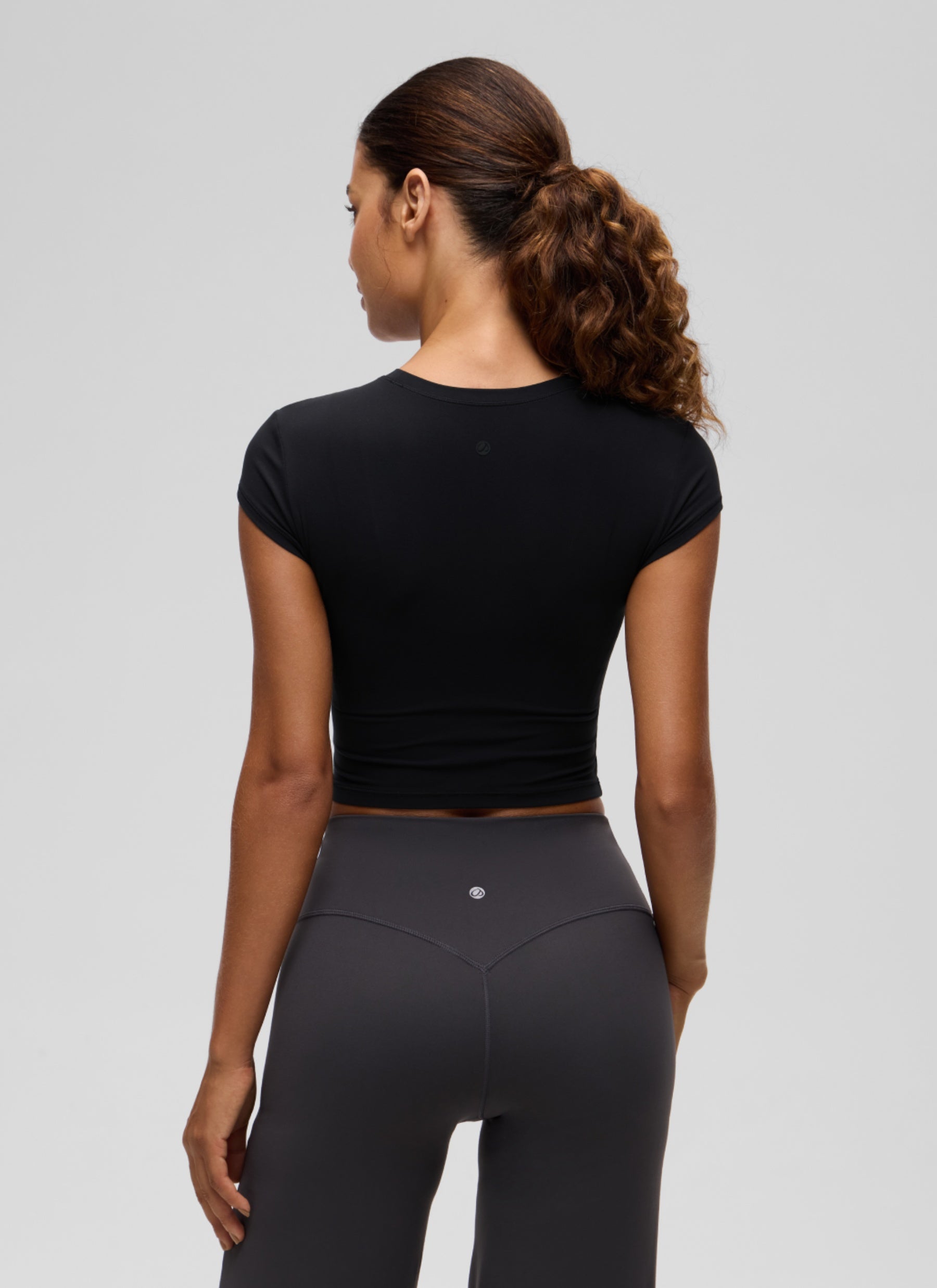CRZ YOGA Women's Softembrace Casual Crop Double Lined Cap Sleeve Tops Black @model_info:J