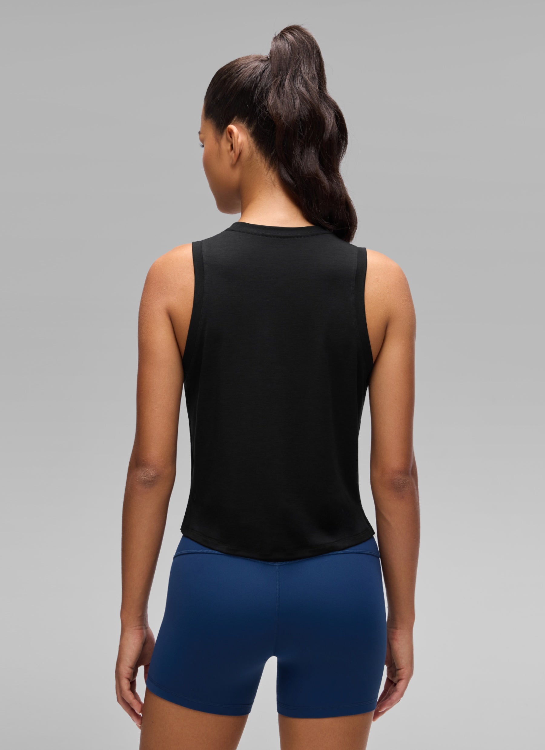 CRZ YOGA Women's Quick Dry Crop Racerback Sleevesless Tank Tops Black @model_info:A