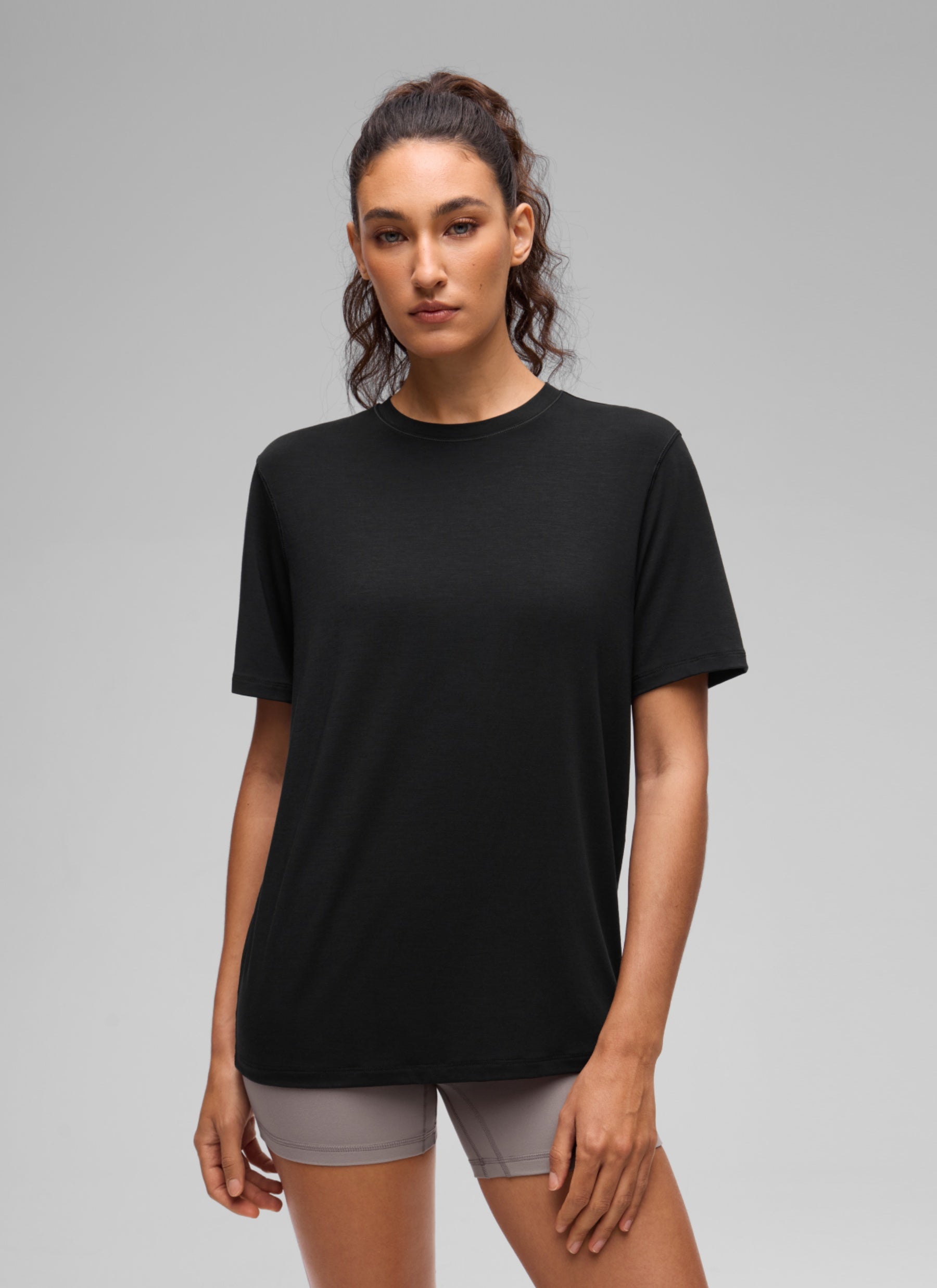 CRZ YOGA Women's Quick Dry Crewneck Relaxed Fit Short Sleeve Black @model_info:V