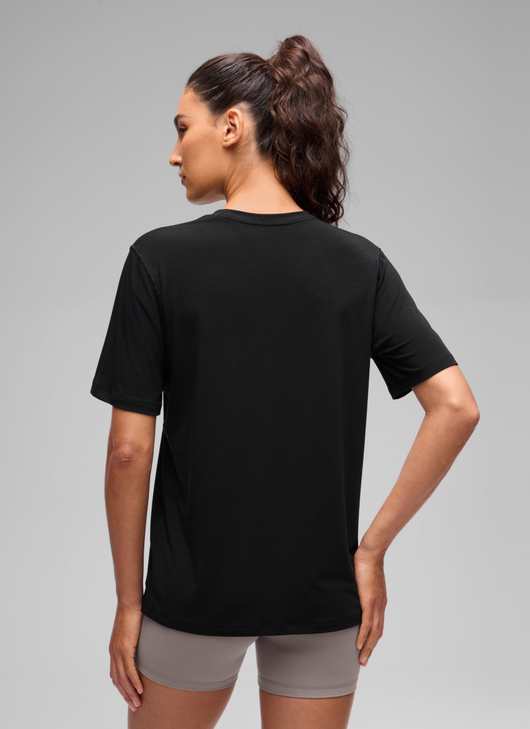 CRZ YOGA Women's Quick Dry Crewneck Relaxed Fit Short Sleeve Black @model_info:V