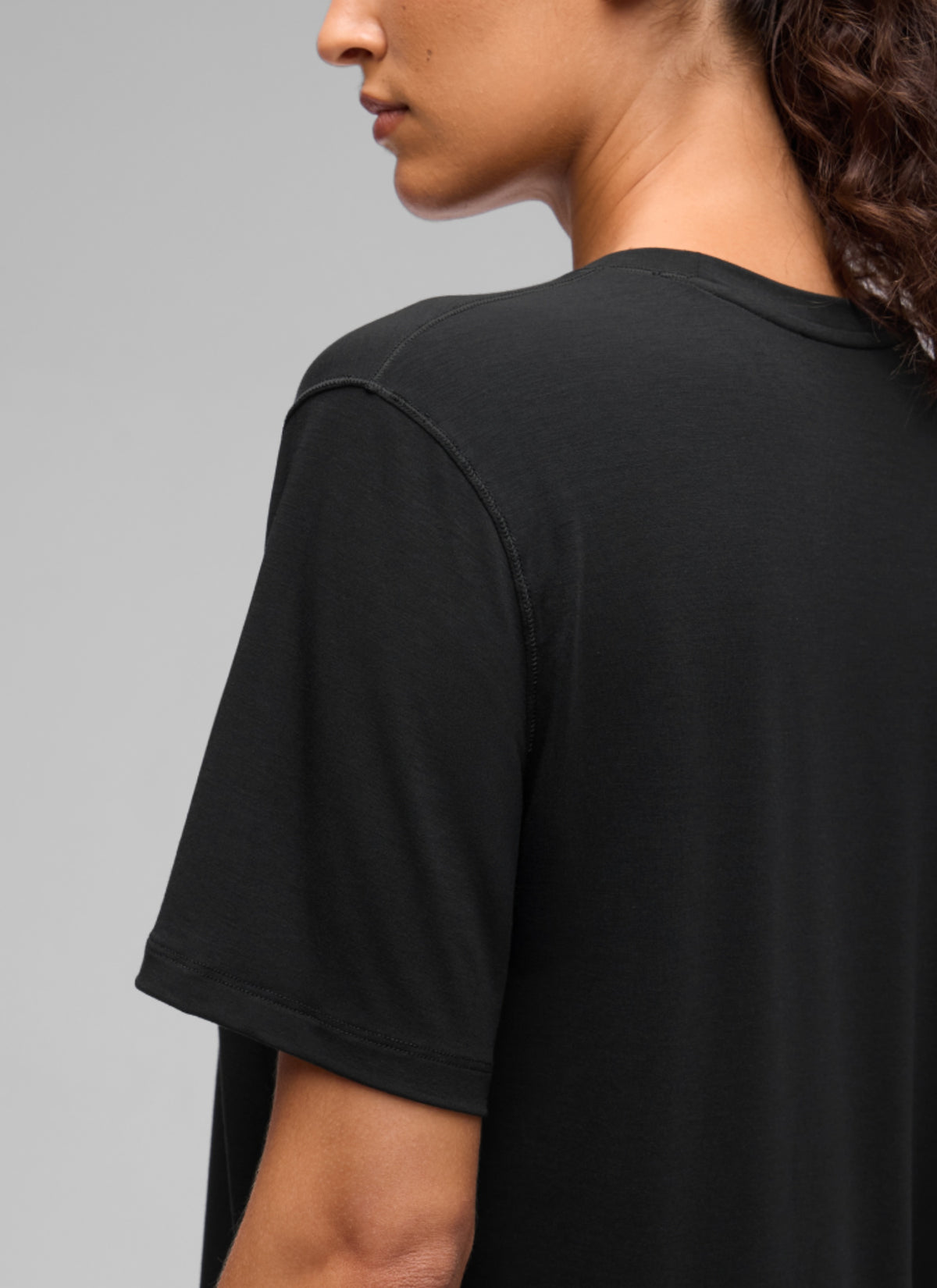 CRZ YOGA Women's Quick Dry Crewneck Relaxed Fit Short Sleeve Black @model_info:V