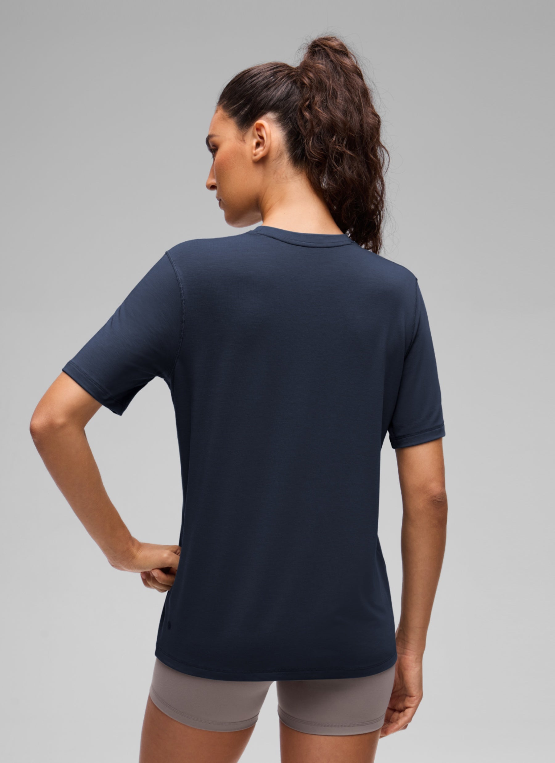 CRZ YOGA Women's Quick Dry Crewneck Relaxed Fit Short Sleeve Club Blue @model_info:V