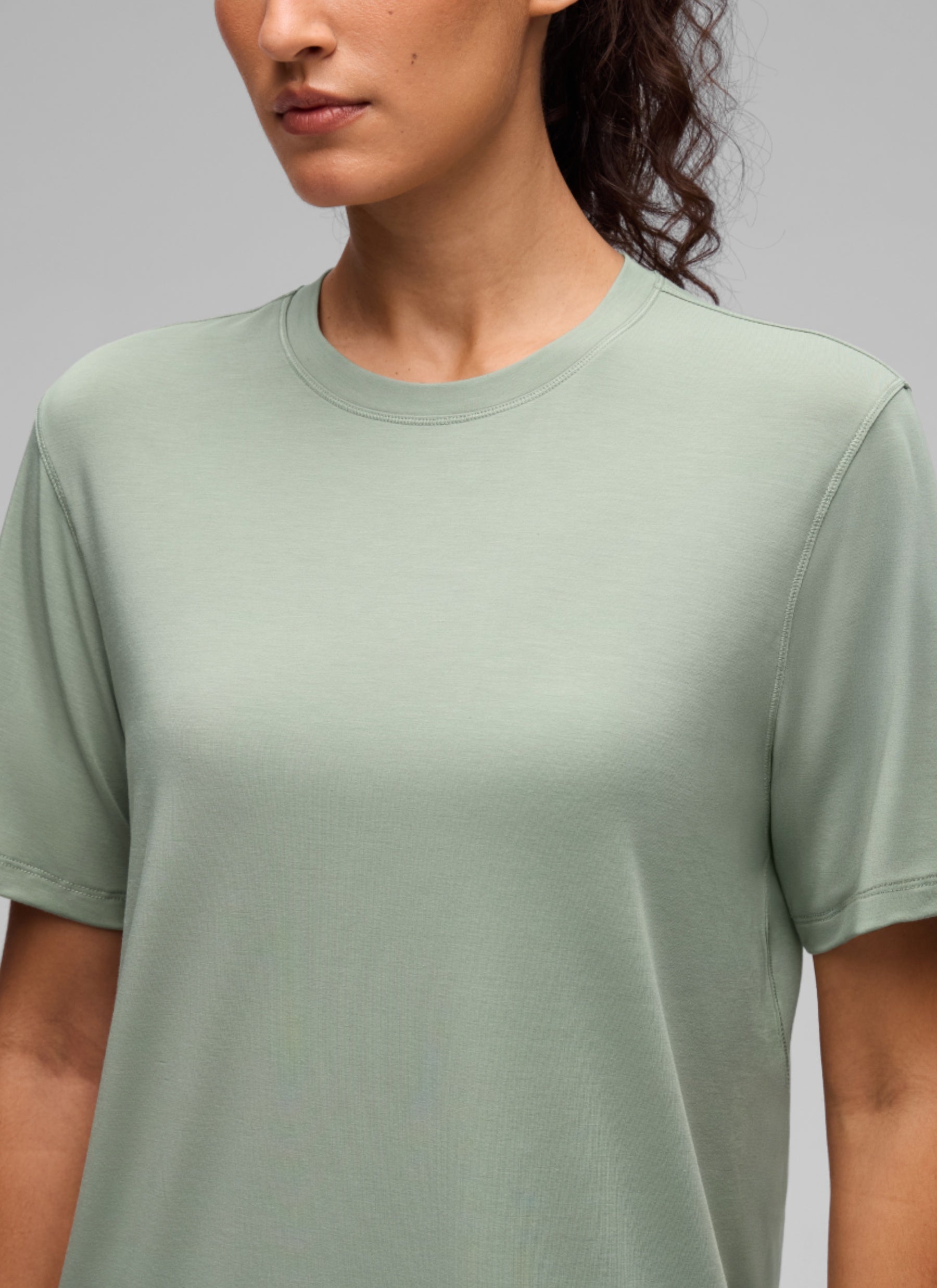 CRZ YOGA Women's Quick Dry Crewneck Relaxed Fit Short Sleeve Fog Green @model_info:V