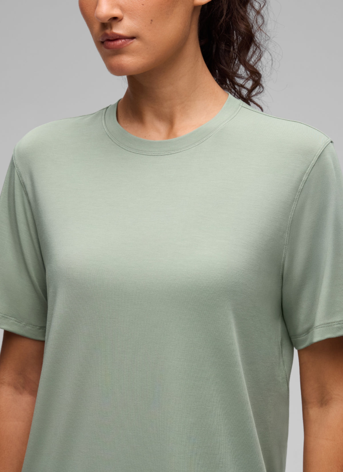 CRZ YOGA Women's Quick Dry Crewneck Relaxed Fit Short Sleeve Fog Green @model_info:V