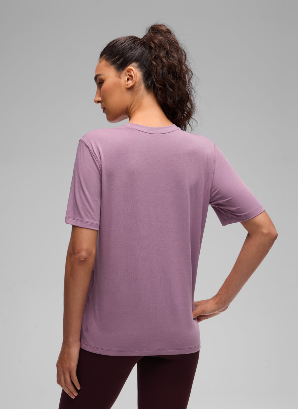 CRZ YOGA Women's Quick Dry Crewneck Relaxed Fit Short Sleeve Light Lavender @model_info:V