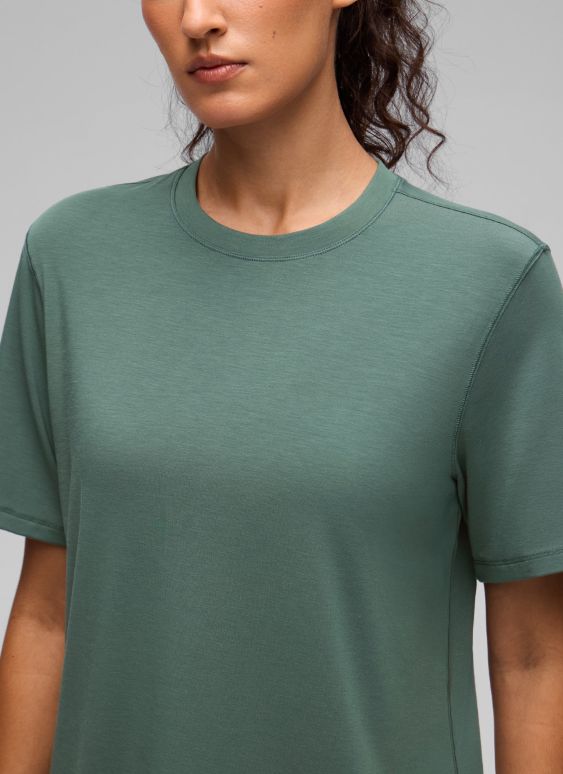 CRZ YOGA Women's Quick Dry Crewneck Relaxed Fit Short Sleeve Graphite Green @model_info:V