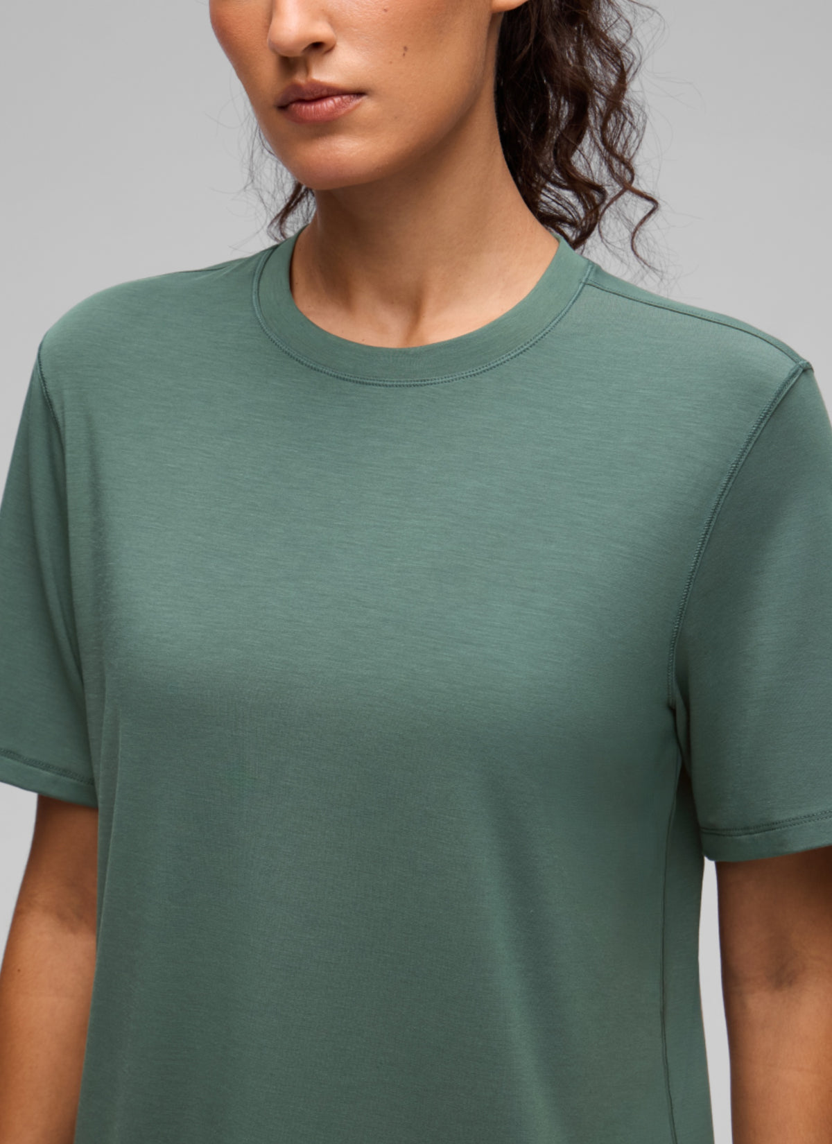 CRZ YOGA Women's Quick Dry Crewneck Relaxed Fit Short Sleeve Graphite Green @model_info:V